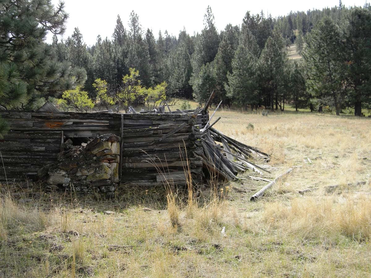 dilapidated cabin lower middle fork ranch oregon
