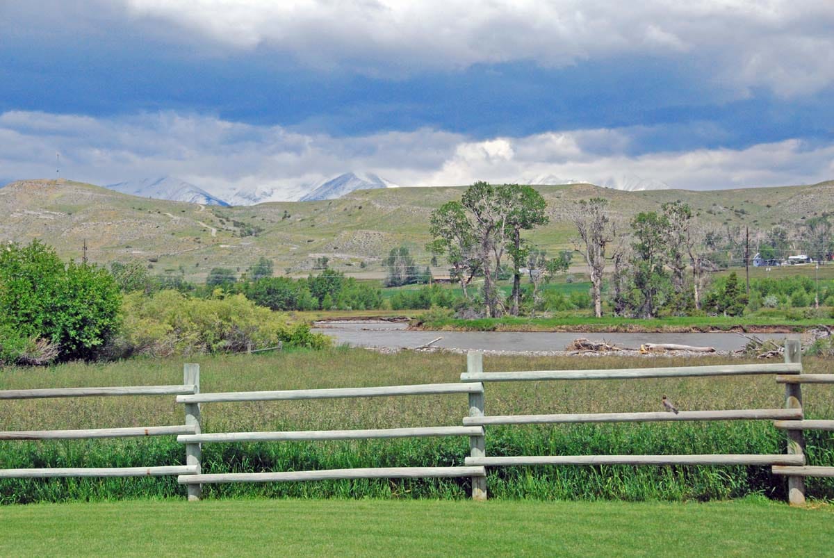 boulder yellowstone confluence wood fence