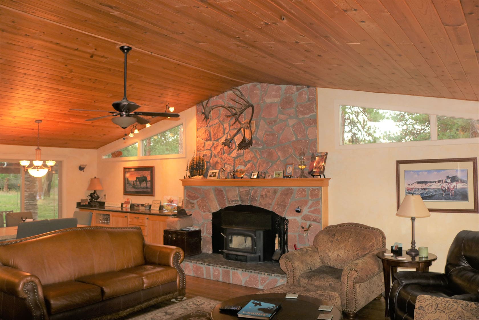 Welcoming-Living-Room-Hubbel-Meadow-Ranch-Fossil-Oregon