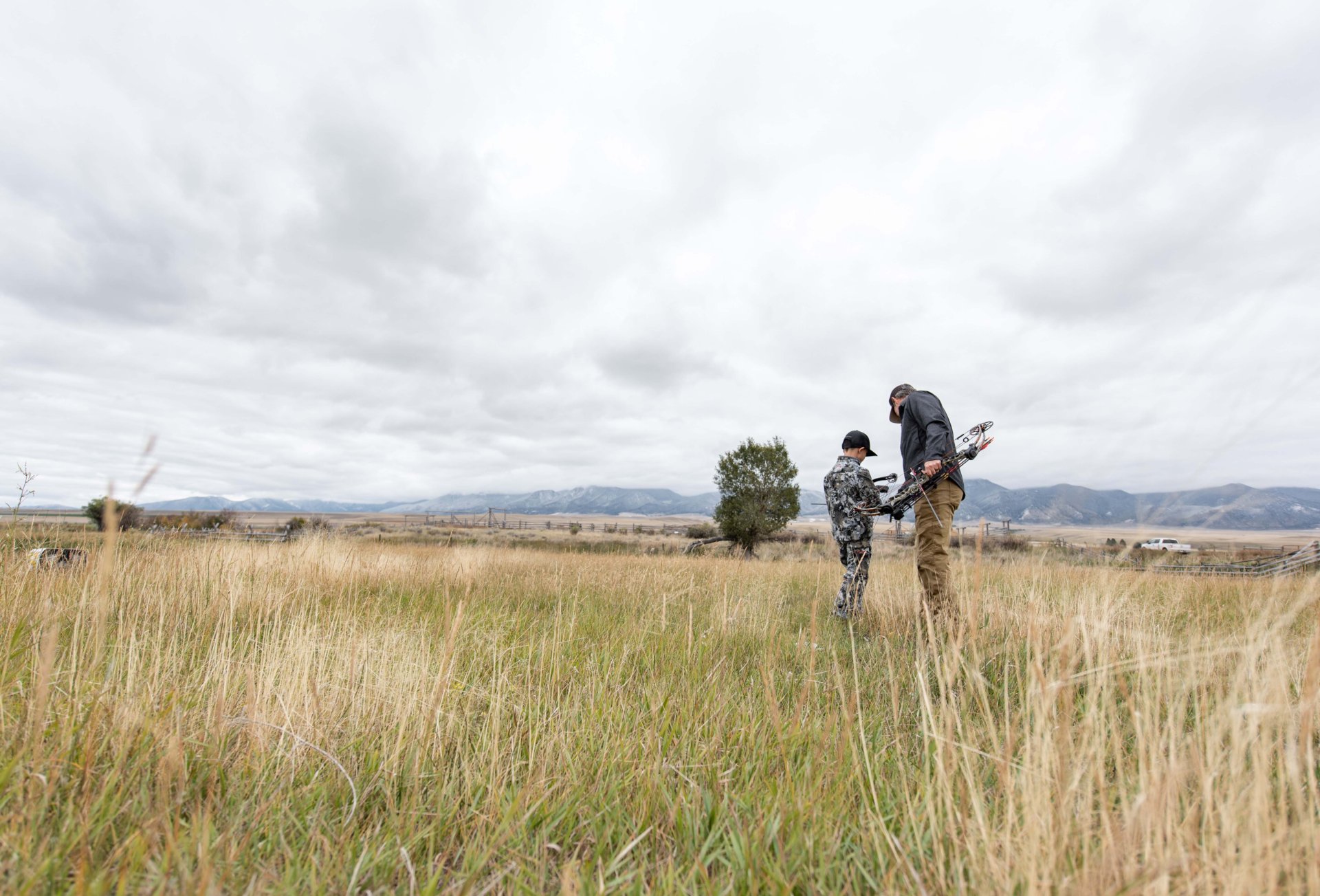 ryan bramlette and child bow hunting