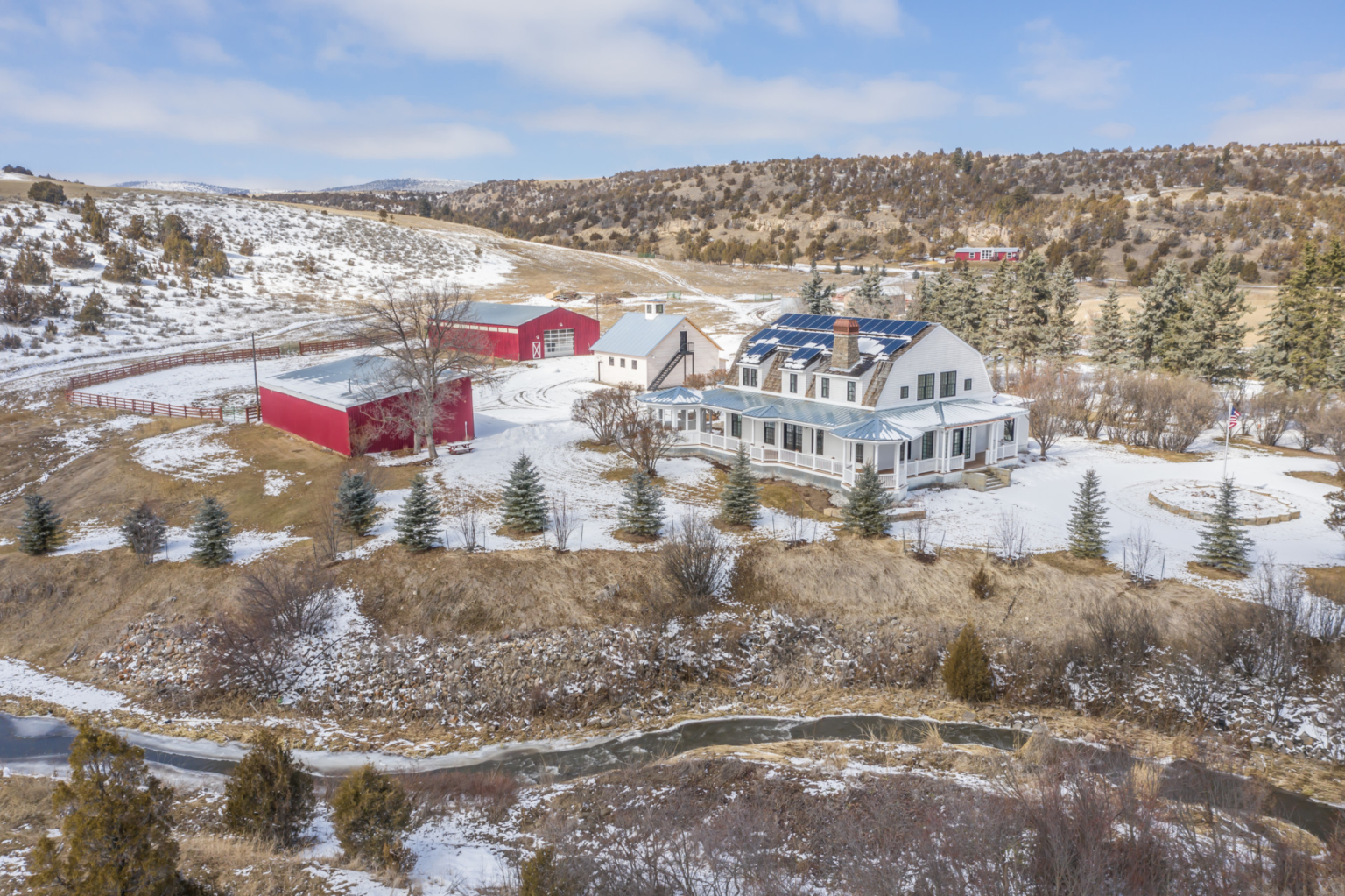 LandscapedMontanaFarmhouseonDryCreek Fay Ranches