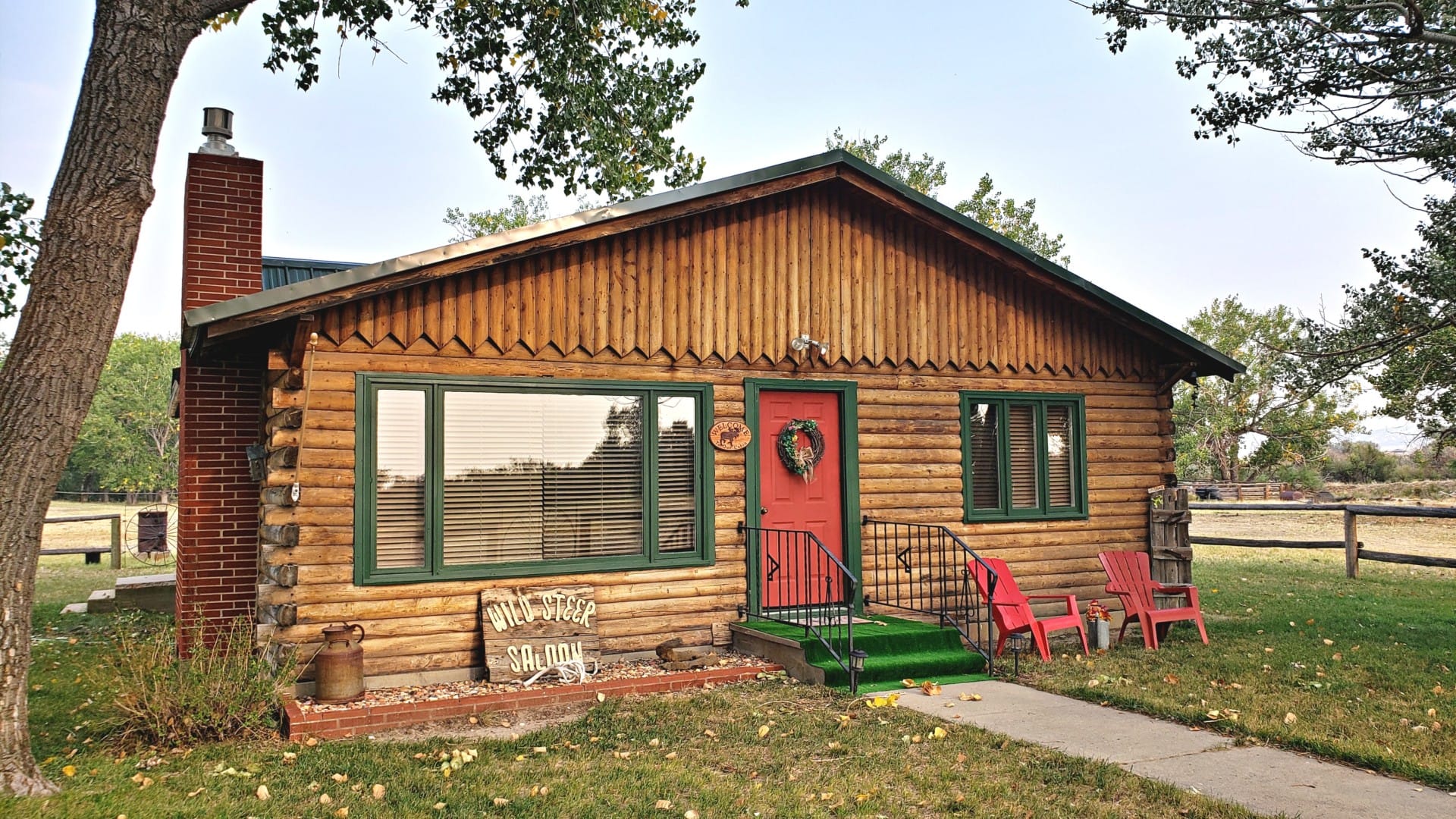 VRBO wooden cabin wyoming powder river valley homestead
