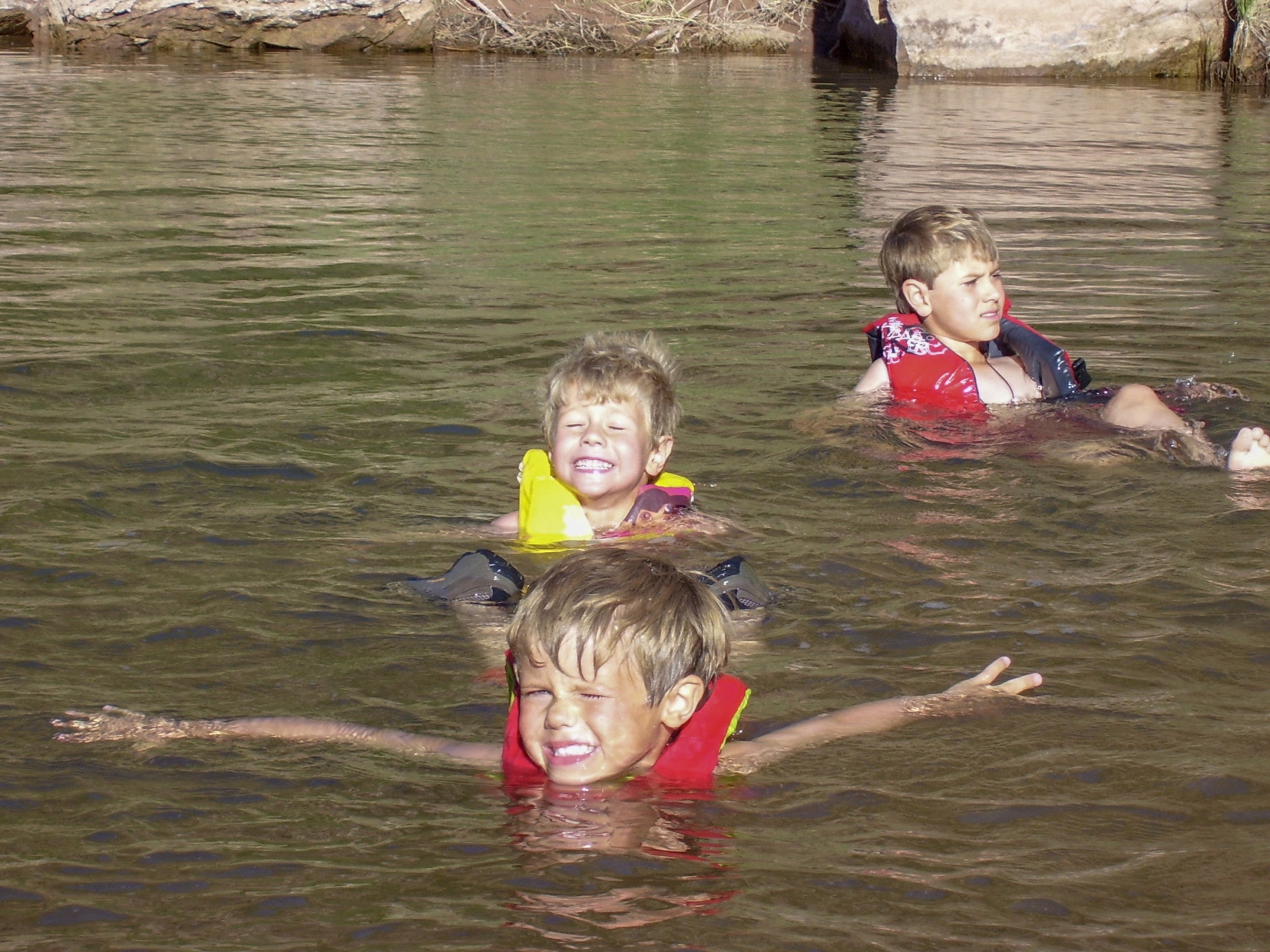 kids swimming cottonwood springs north