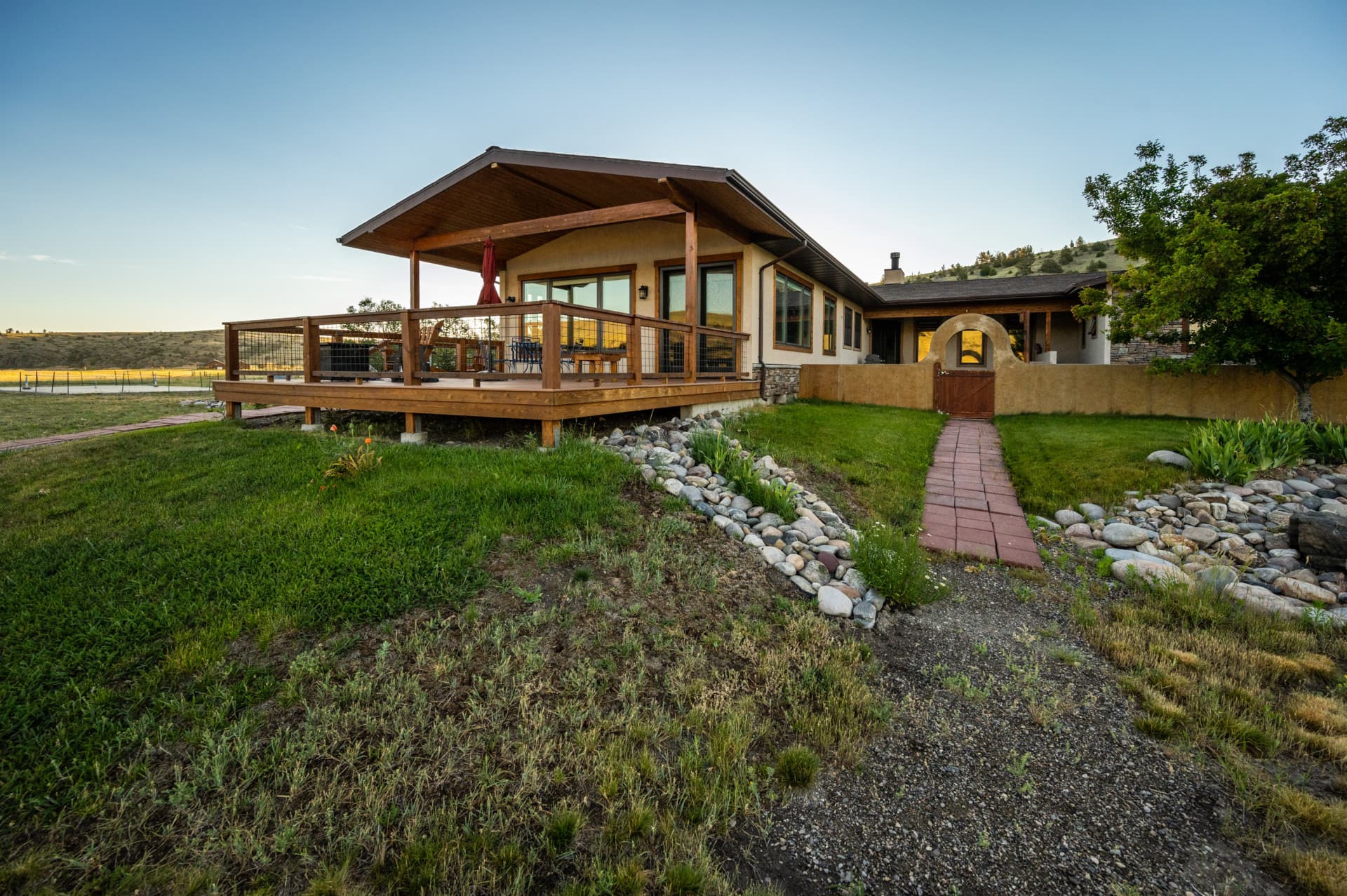 large house montana bison view river ranch