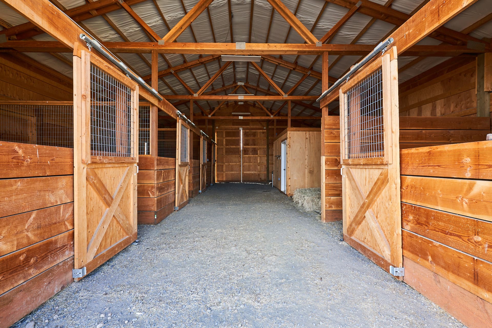 horse barn interior oregon tumalo family farm