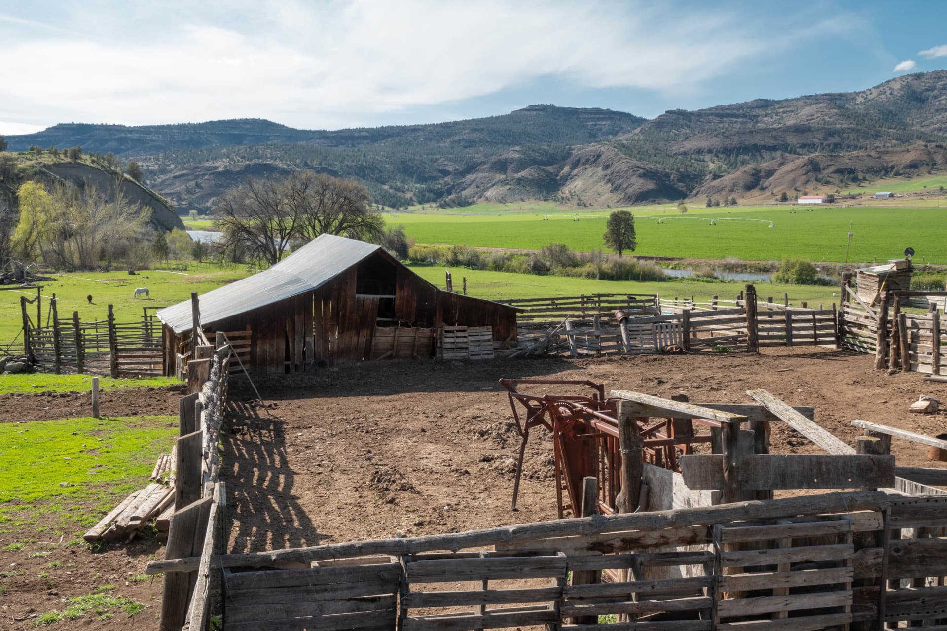 corrals and barn oregon campbell crossing ranch north fork john day river