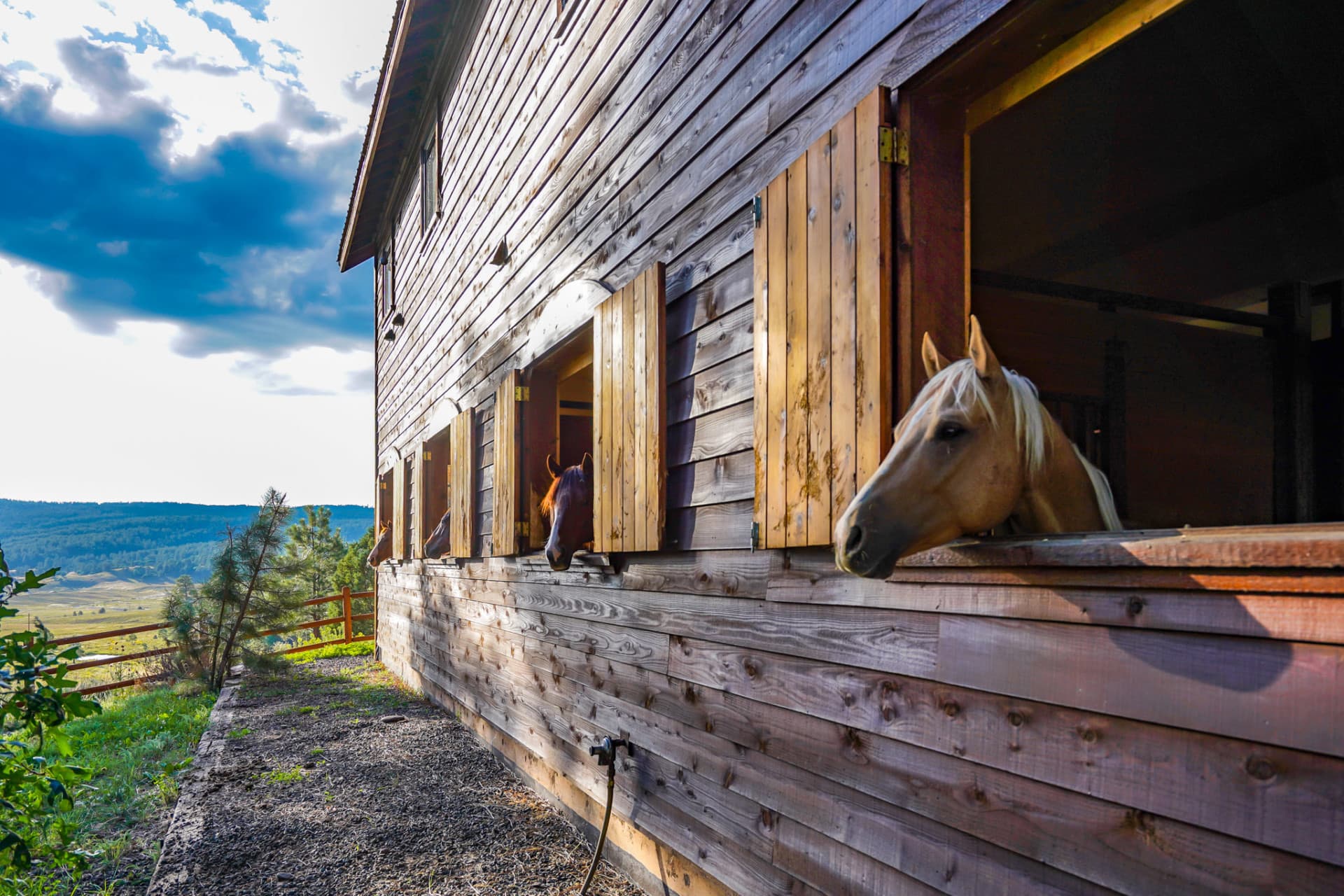 horse barn colorado mountain paradise