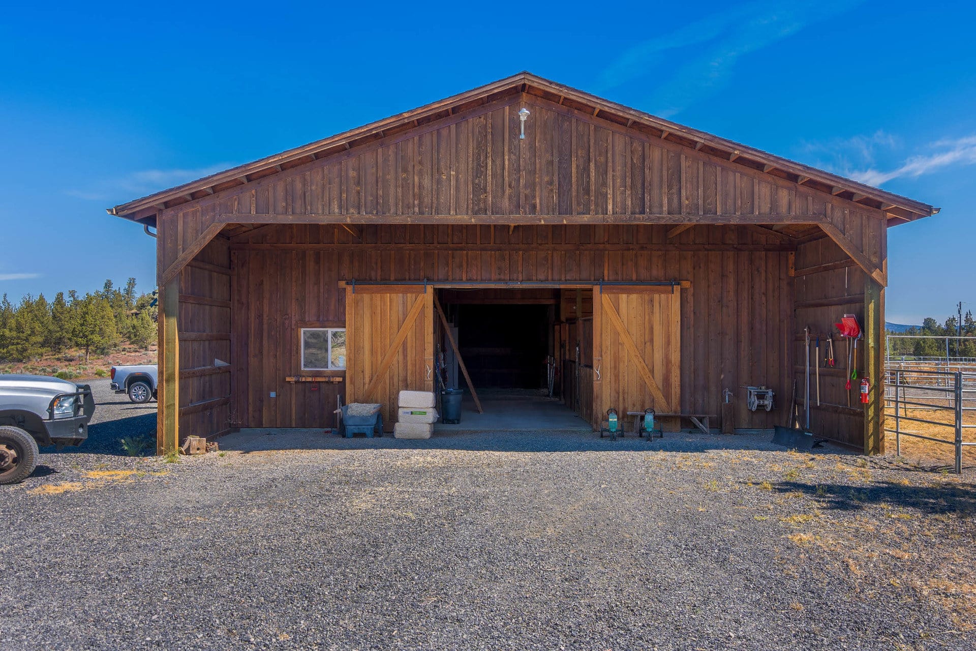 barn entrance oregon terrebonne equestrian estate