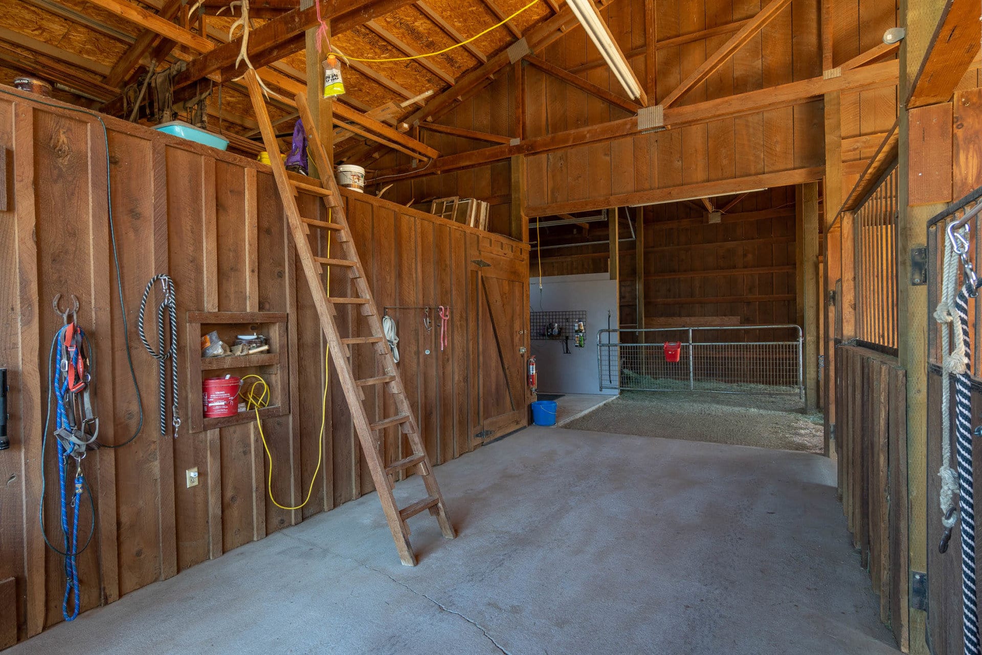 interior barn oregon terrebonne equestrian estate