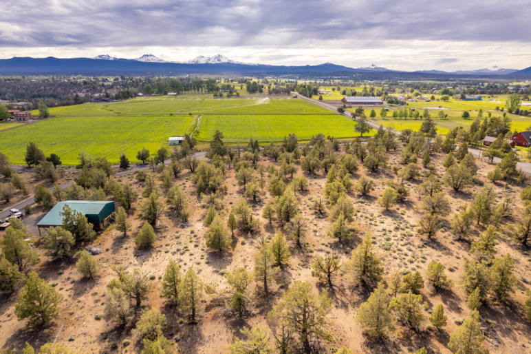 Eastern Oregon Ranches Wild Horse Trail Farm at Deschutes River Ranch | Bend Oregon | Fay Ranches