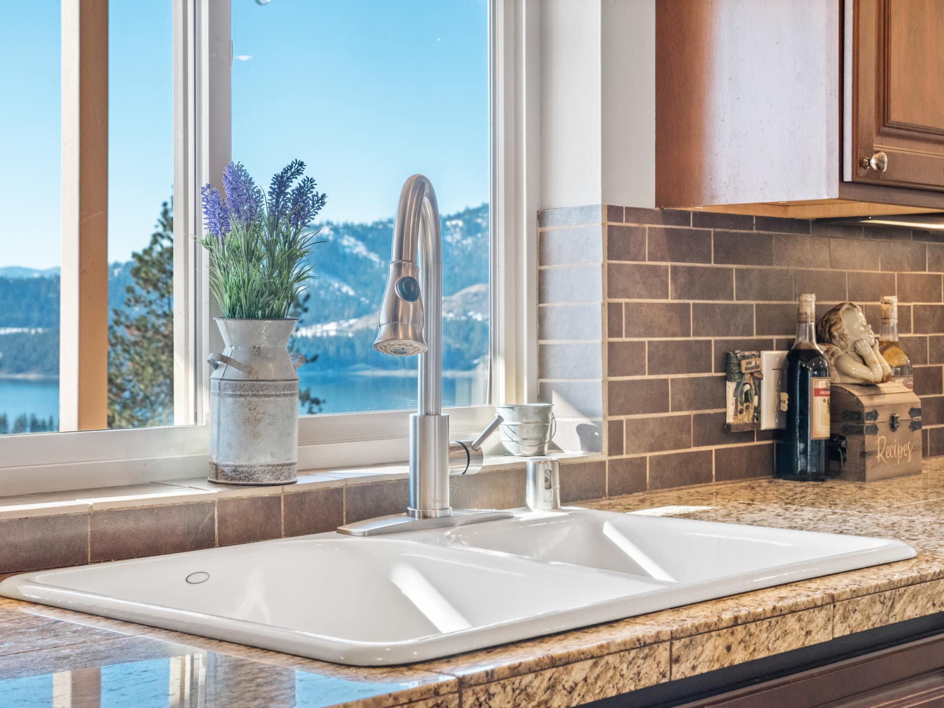 Kitchen Sink View Washington Lake Roosevelt Retreat