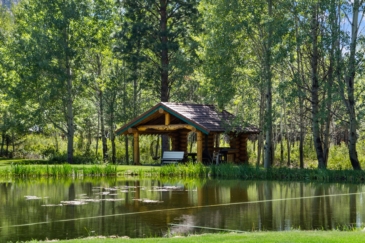 water frontage for sale Washington Stormy Lodge