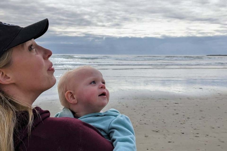 hollie carter and baby at beach licensed re oregon assistant