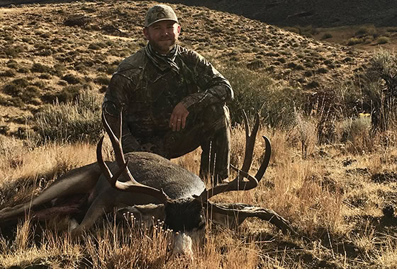 Justin davis ranch realtor with buck in Oregon