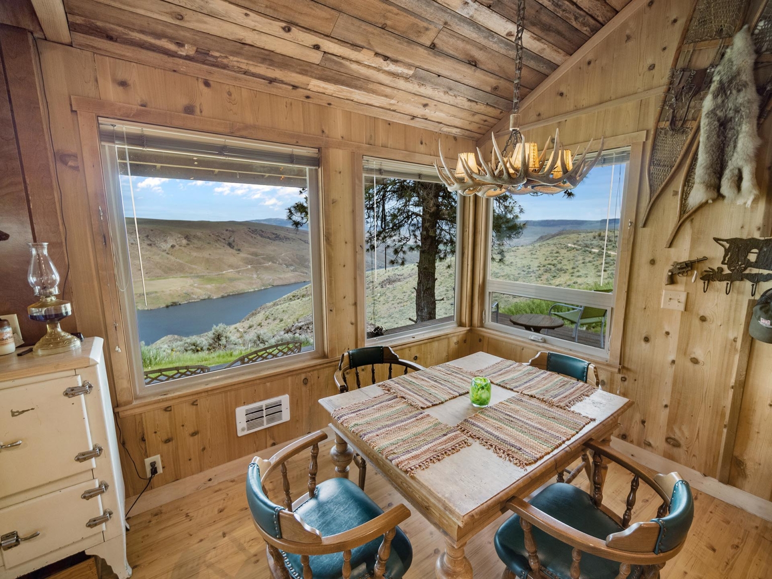 Whiskey Ridge Ranch Whiskey Ridge on the Columbia | Bridgeport Washington | Fay Ranches