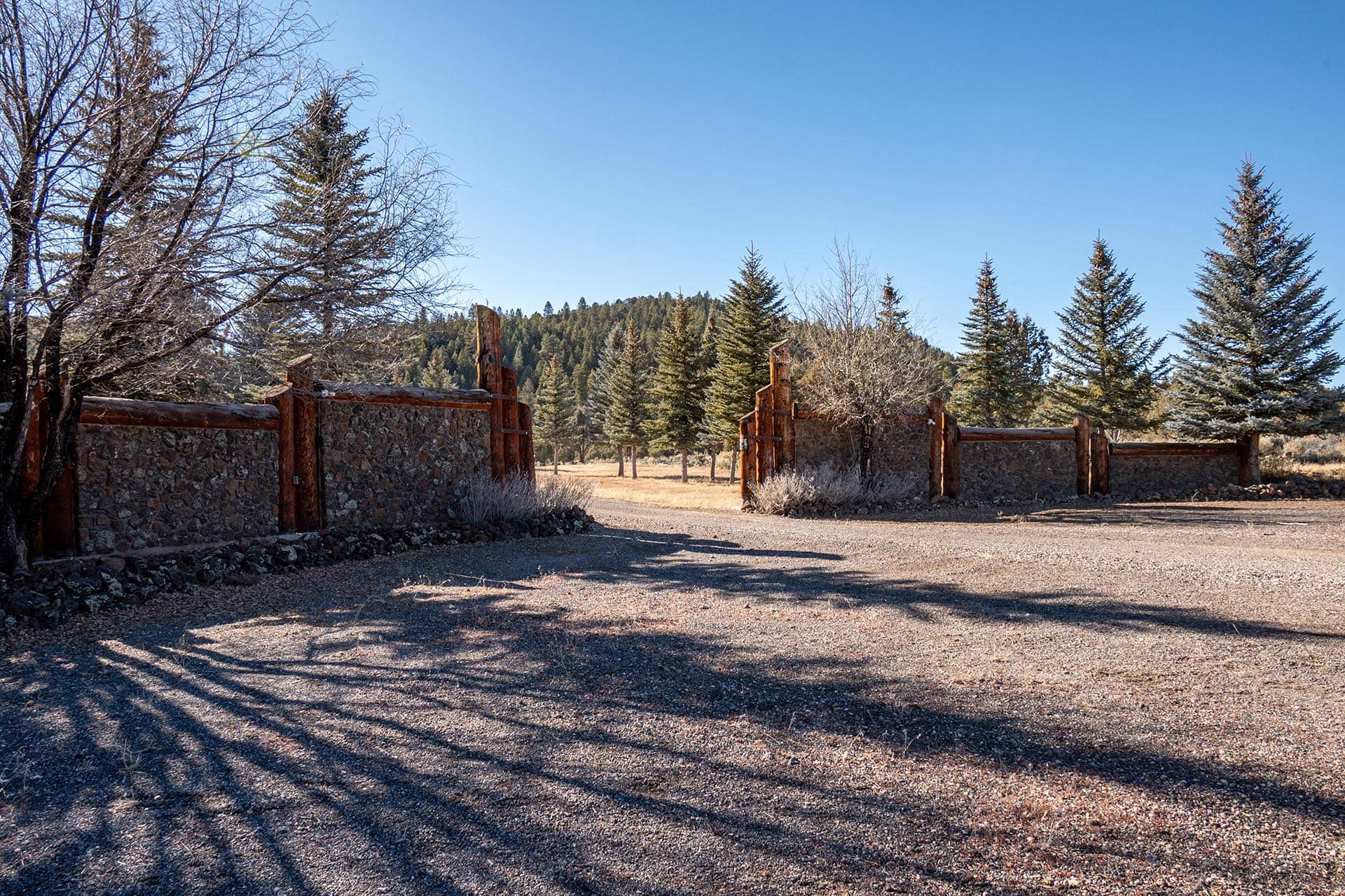 gated ranch entrance utah mammoth ridge muleys