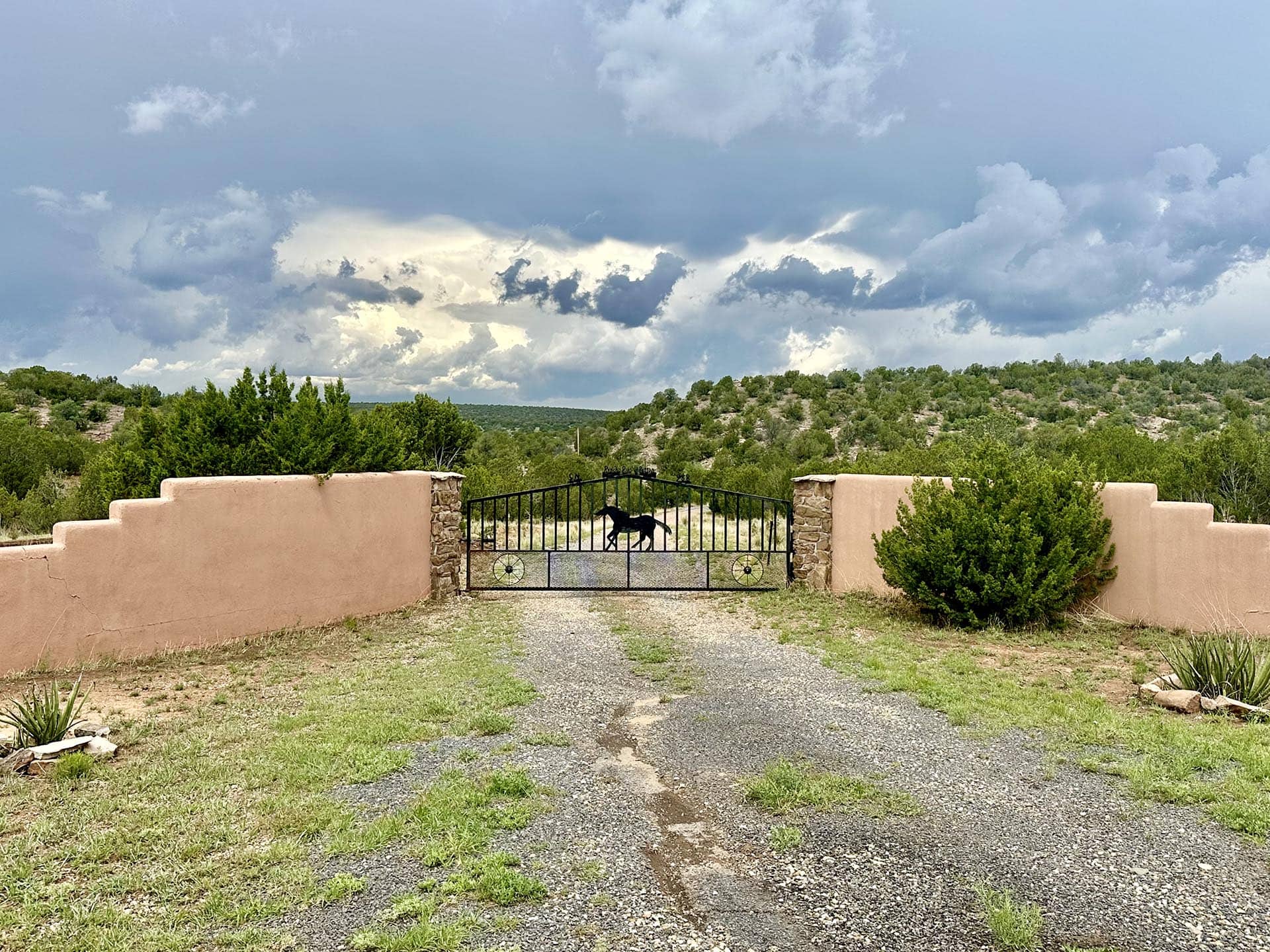 entrance gate new mexico rancho el patron
