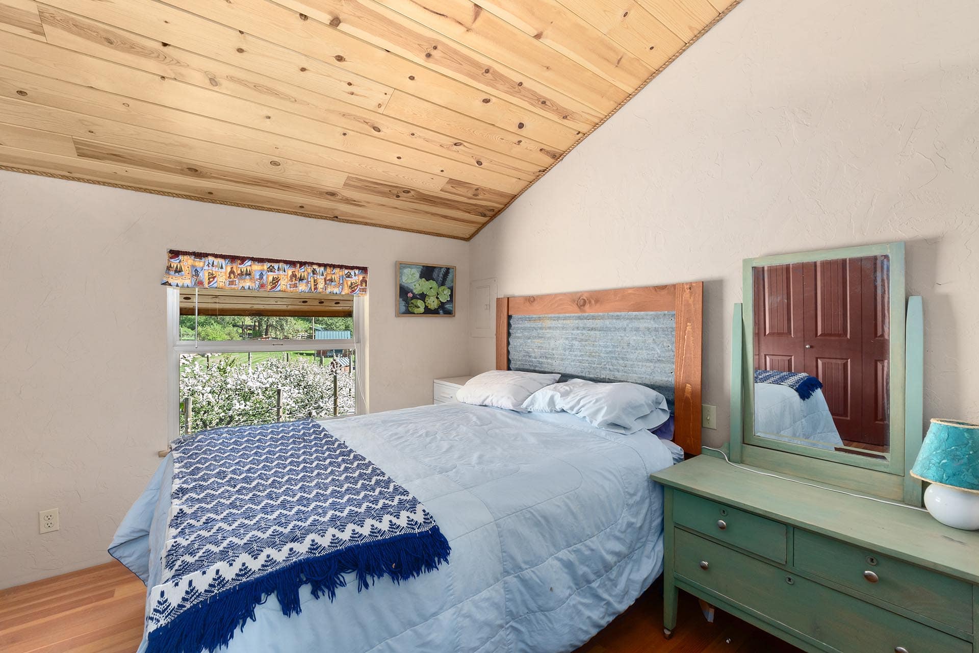 Apartment Bed Washington Lost Moose Ranch