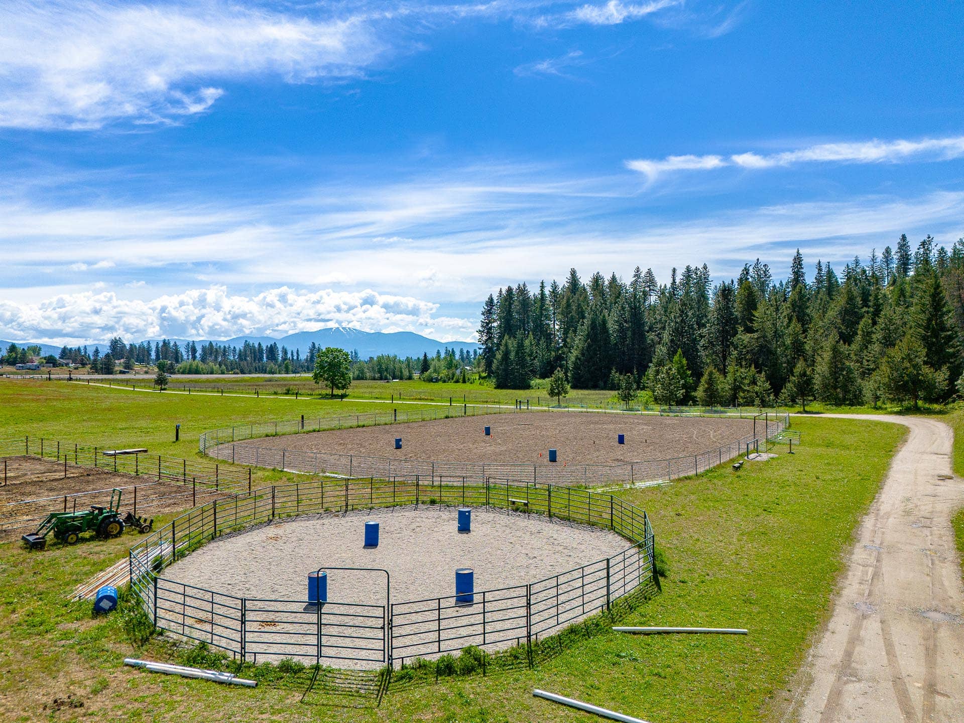 large outdoor arena and round pen eastern washington shadow ridge stable