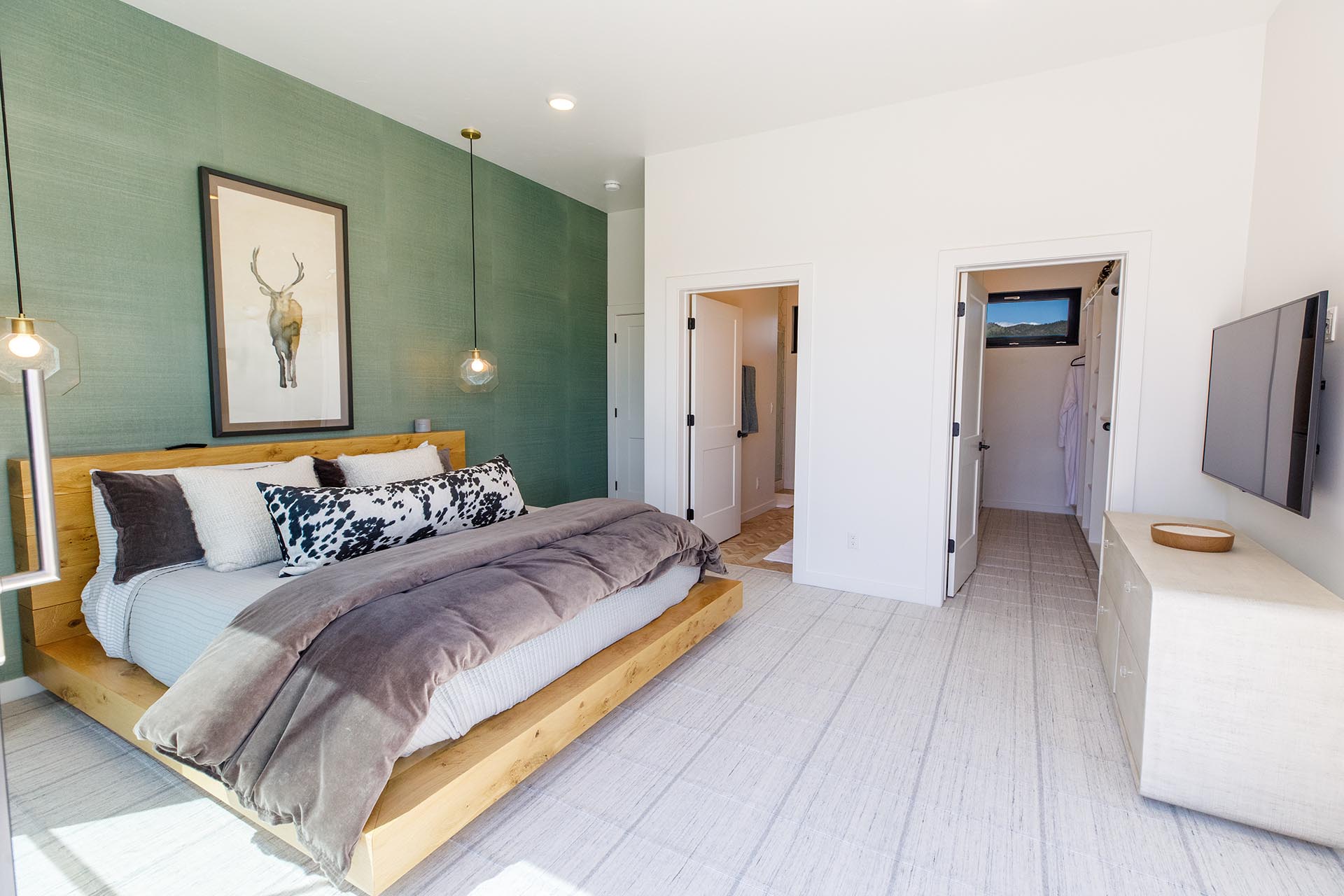 bedroom with en suite guest montana 1805 river ranch