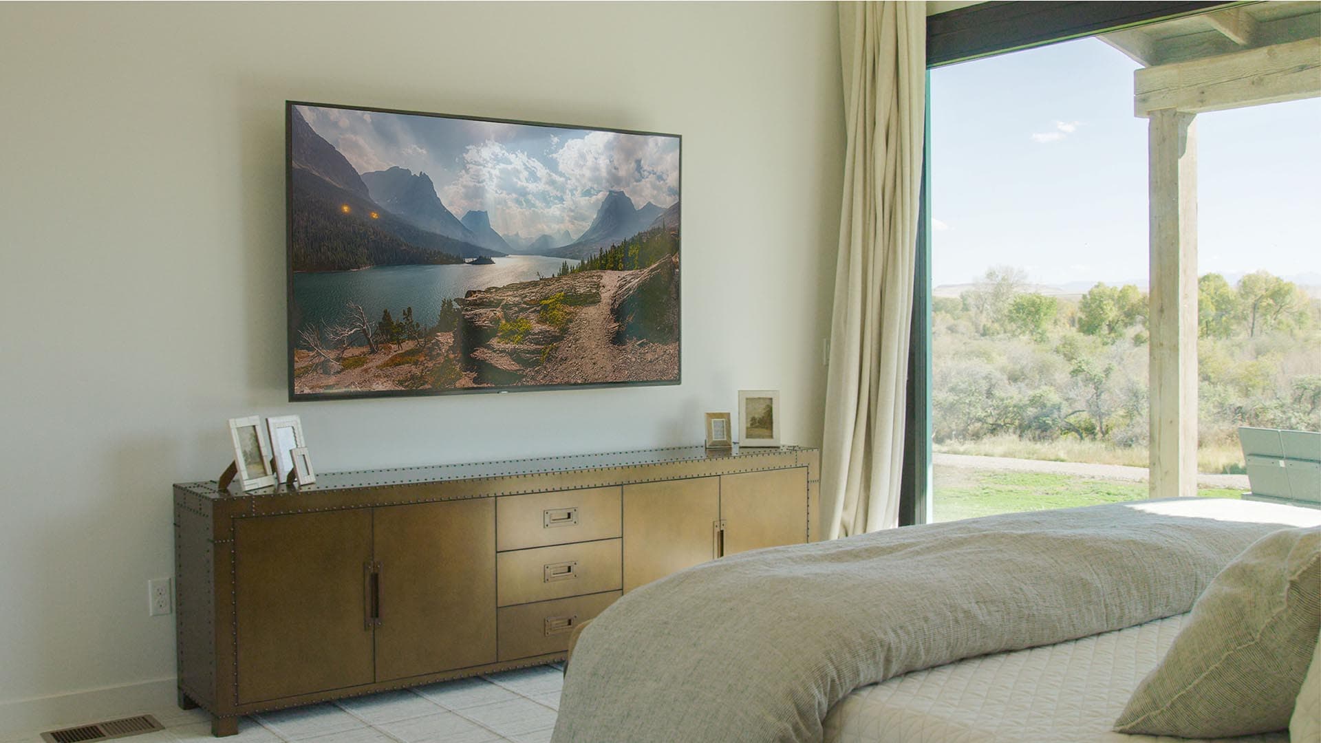 bedroom with en suite montana 1805 river ranch