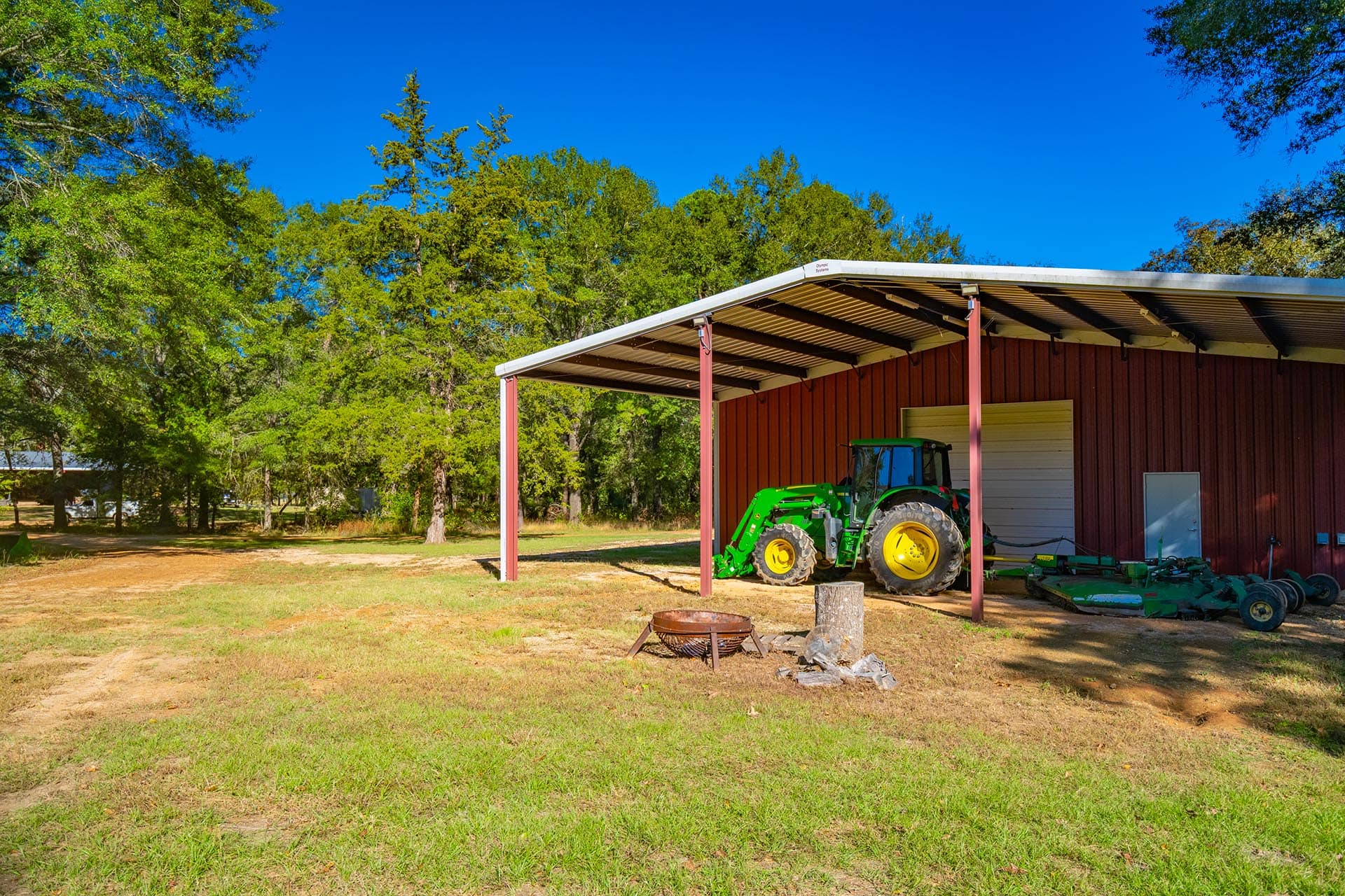 East Texas ranch with open water frontage Red Barn Ranch on Lake Bob Sandlin
