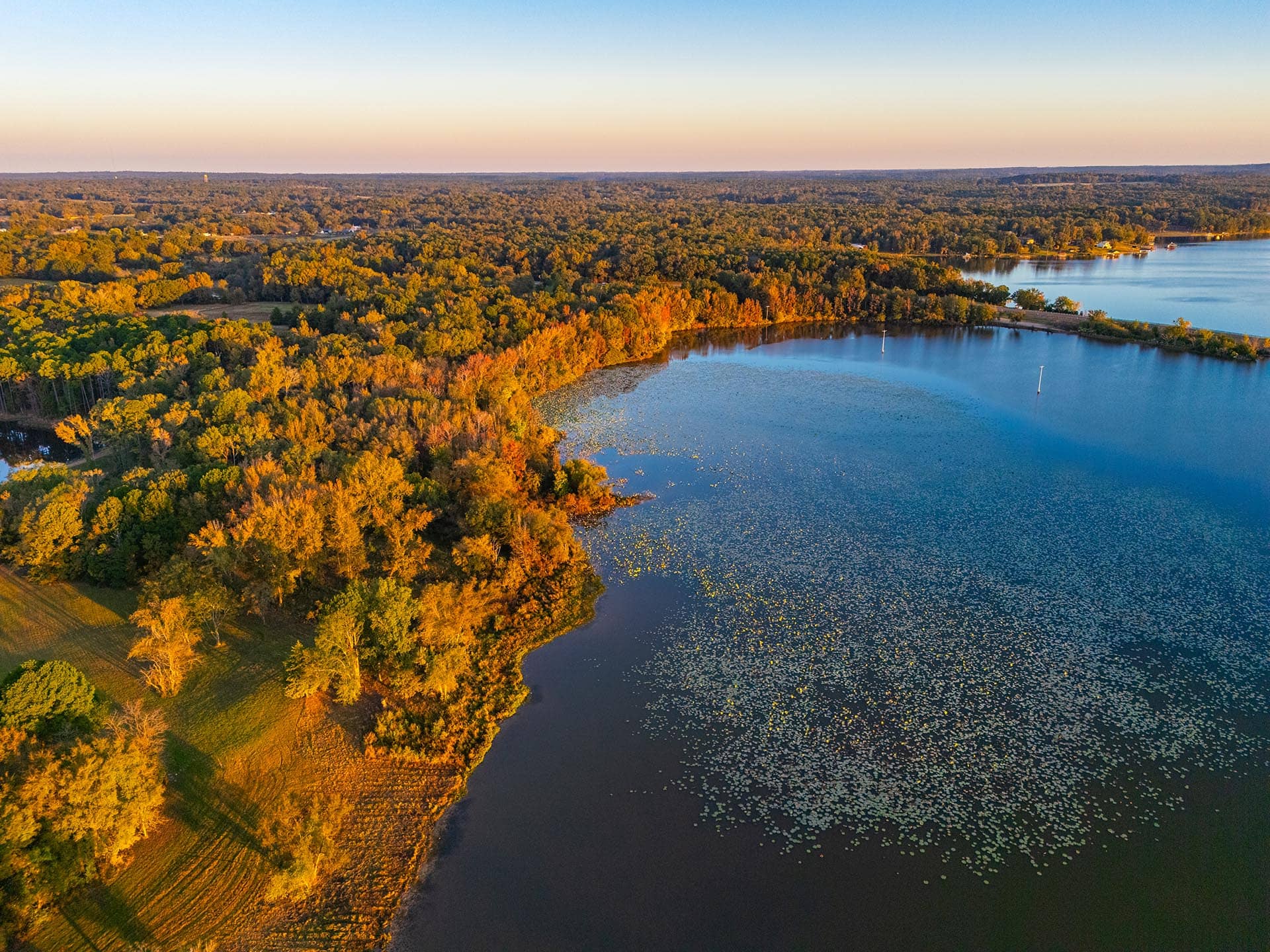 East Texas ranch with scenic shoreline Red Barn Ranch on Lake Bob Sandlin