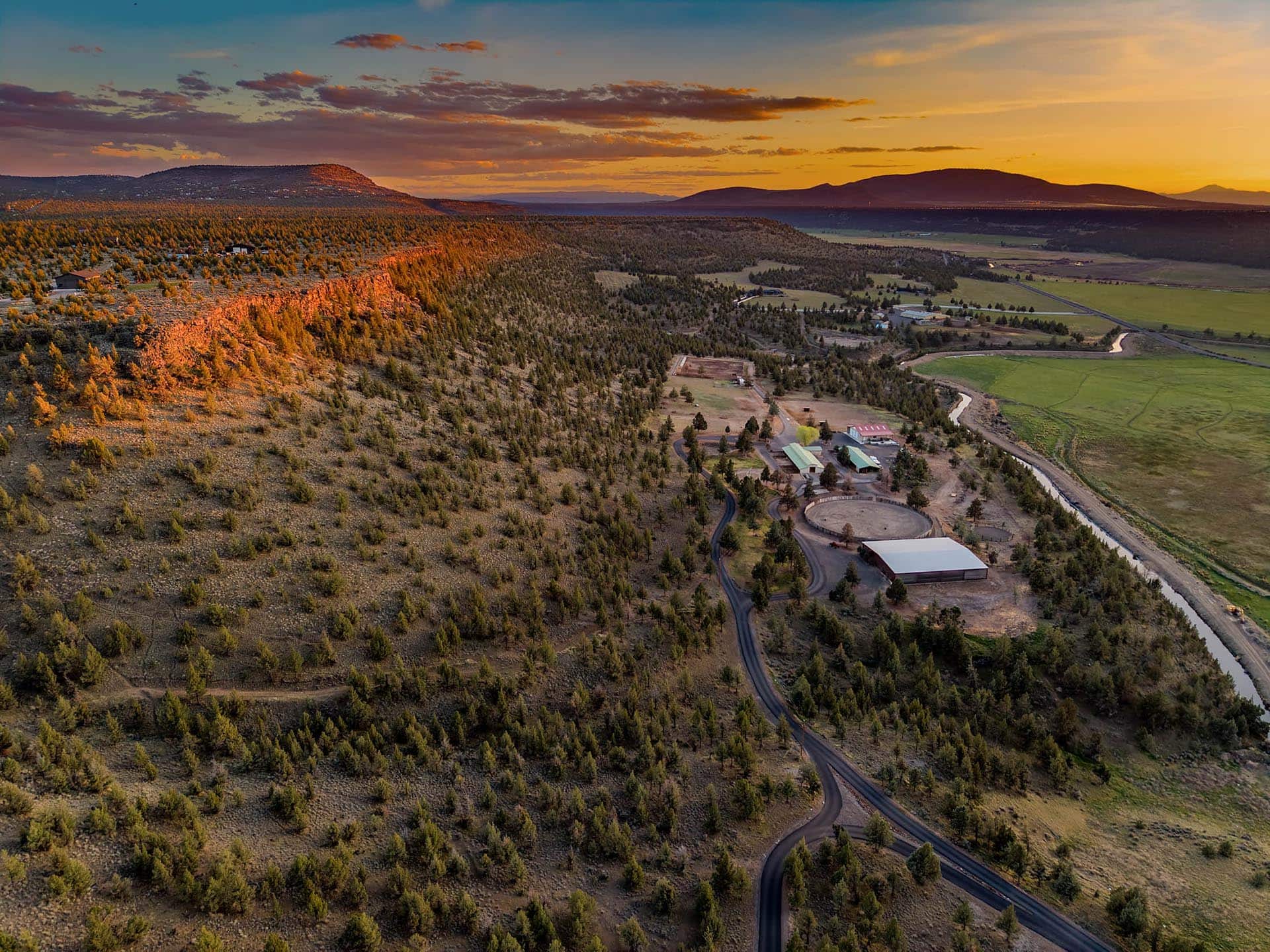 scenic view oregon crooked river rim horse ranch
