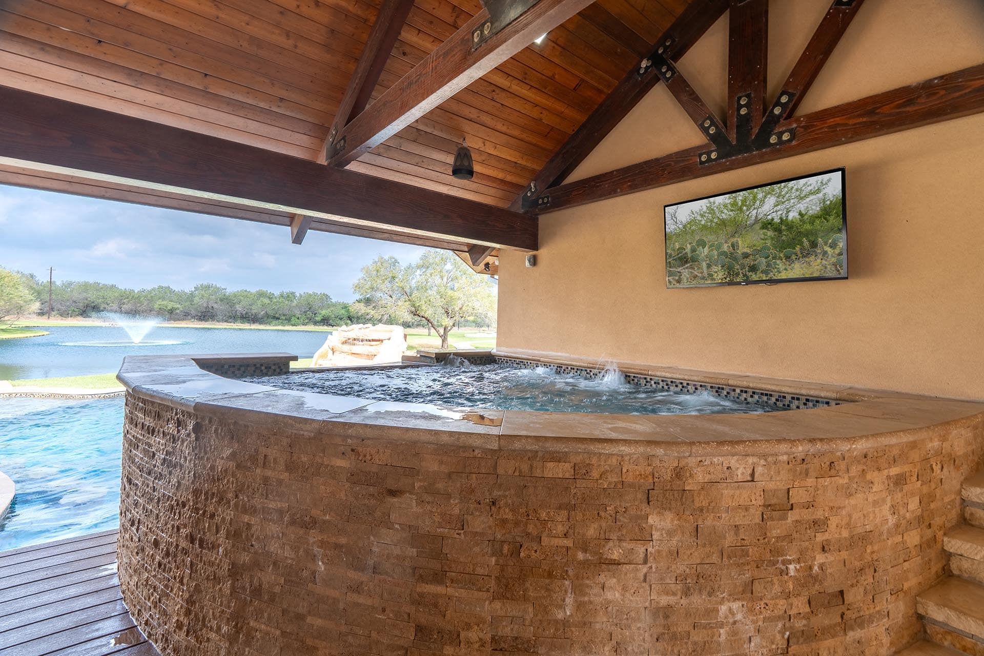 South Texas ranch with extensive acreage El Monte Gringo Ranch