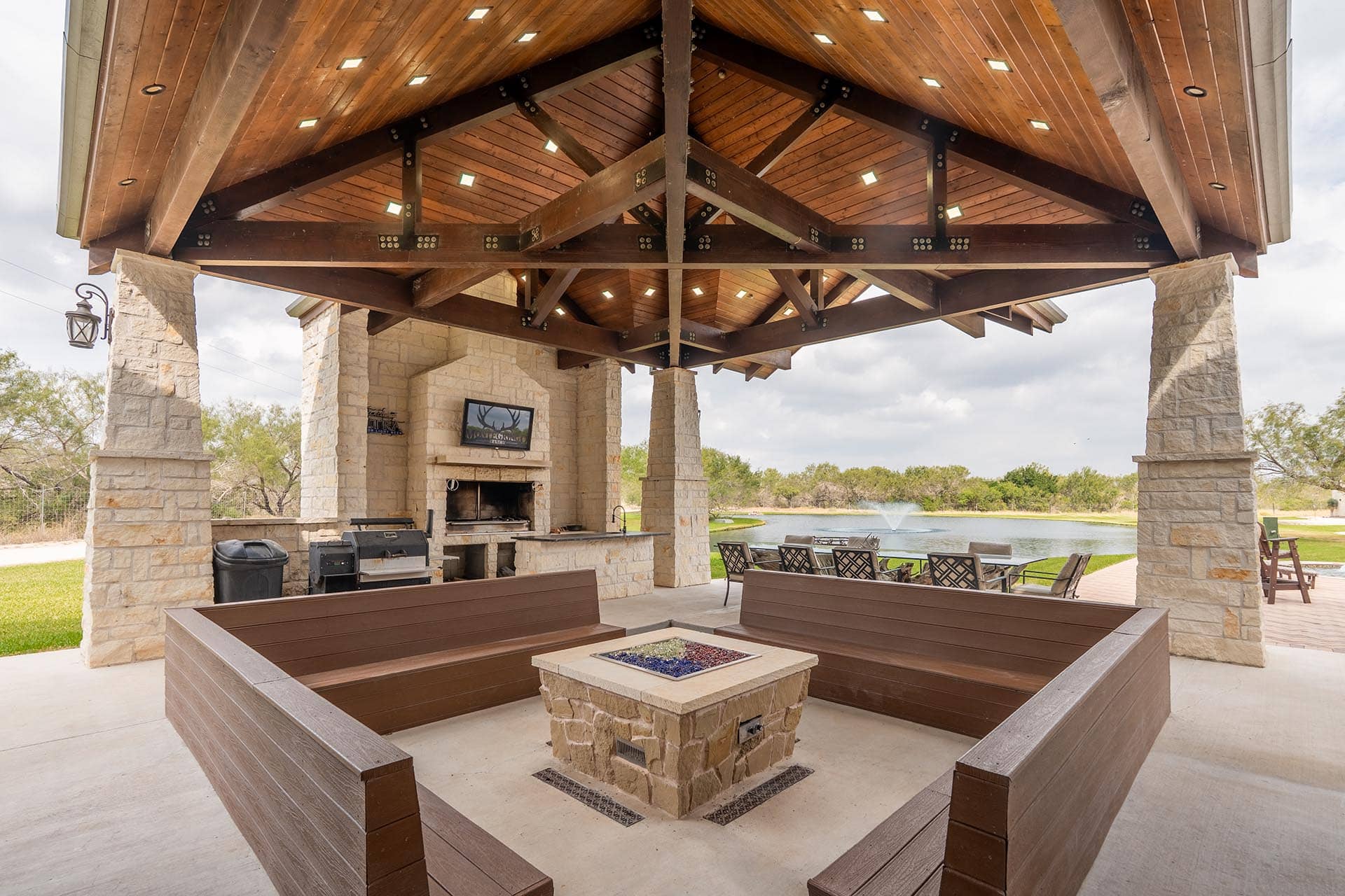 Texas ranch suitable for hunting operations El Monte Gringo Ranch