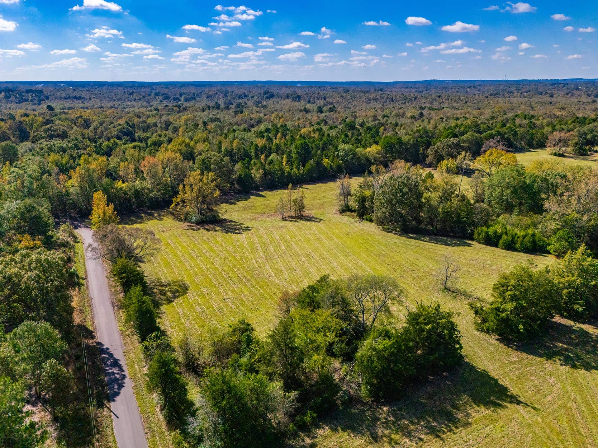Texas ranch with calm shoreline access Red Barn Ranch on Lake Bob Sandlin