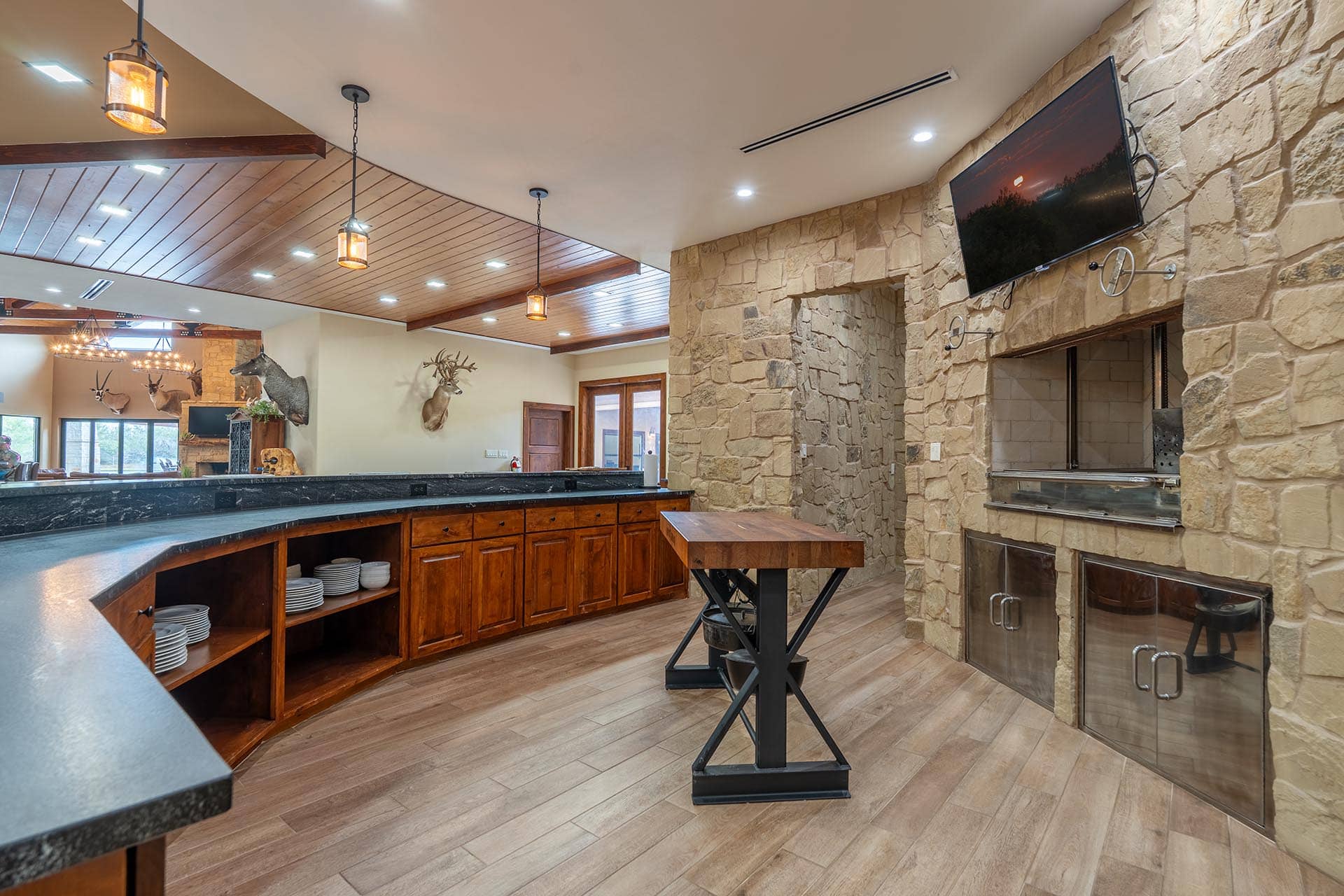 Texas ranch with established hunting infrastructure El Monte Gringo Ranch