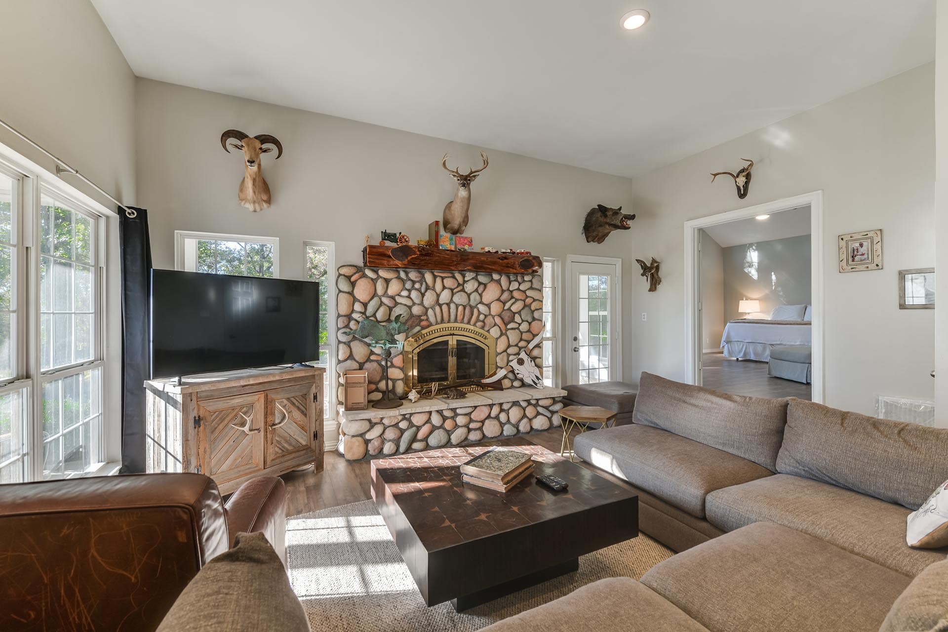 Texas ranch with fishing lake frontage Red Barn Ranch on Lake Bob Sandlin