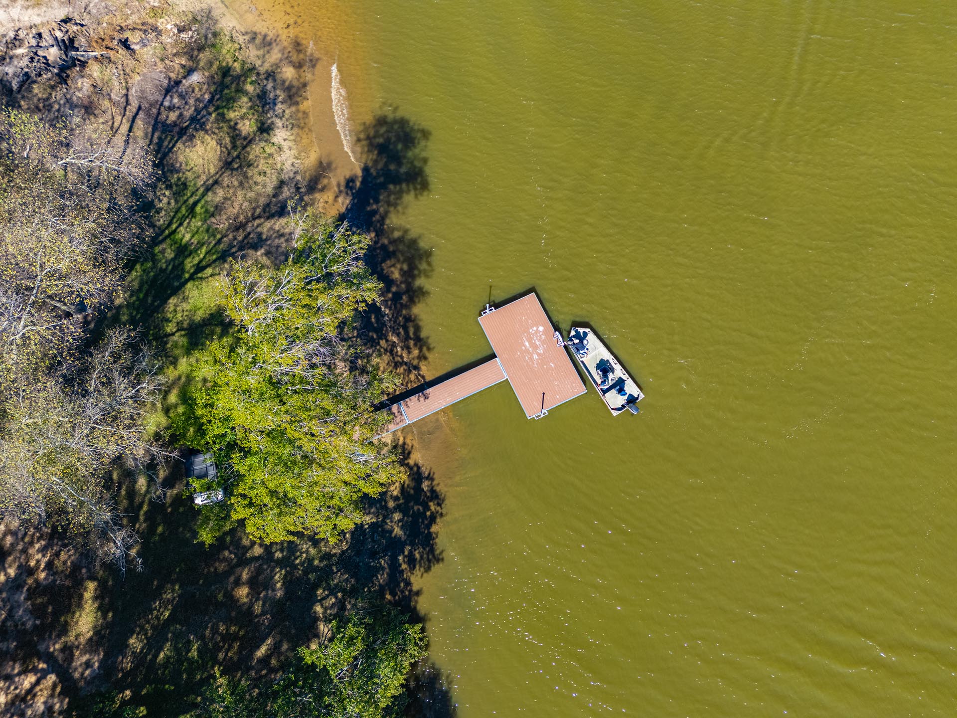 Winnsboro TX waterfront ranch for sale Red Barn Ranch on Lake Bob Sandlin
