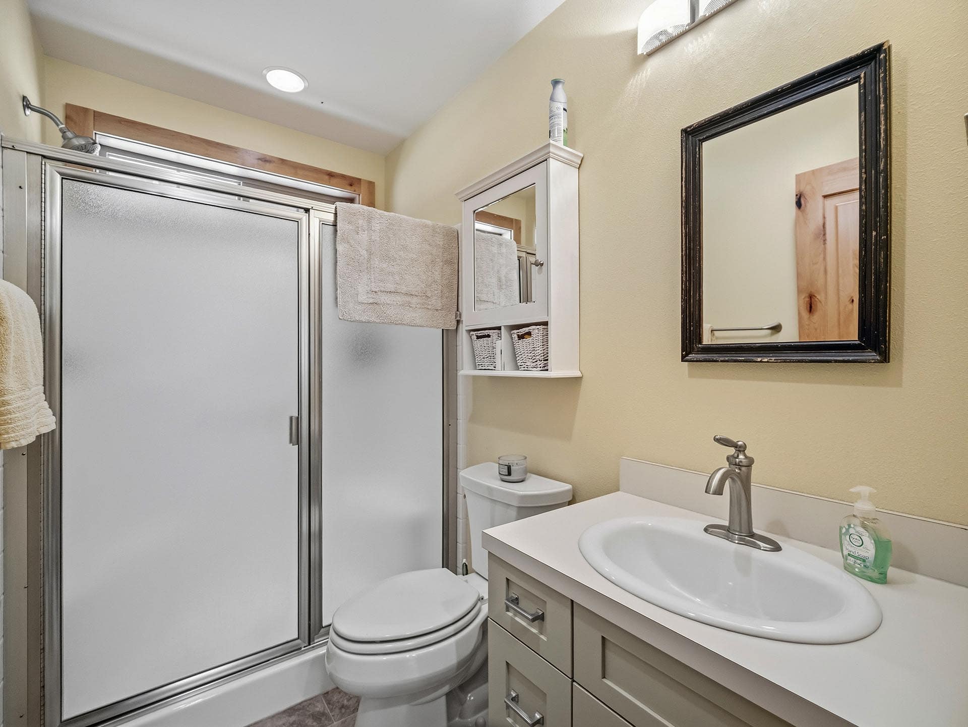 cabin on acreage Washington ranch at Lost Creek