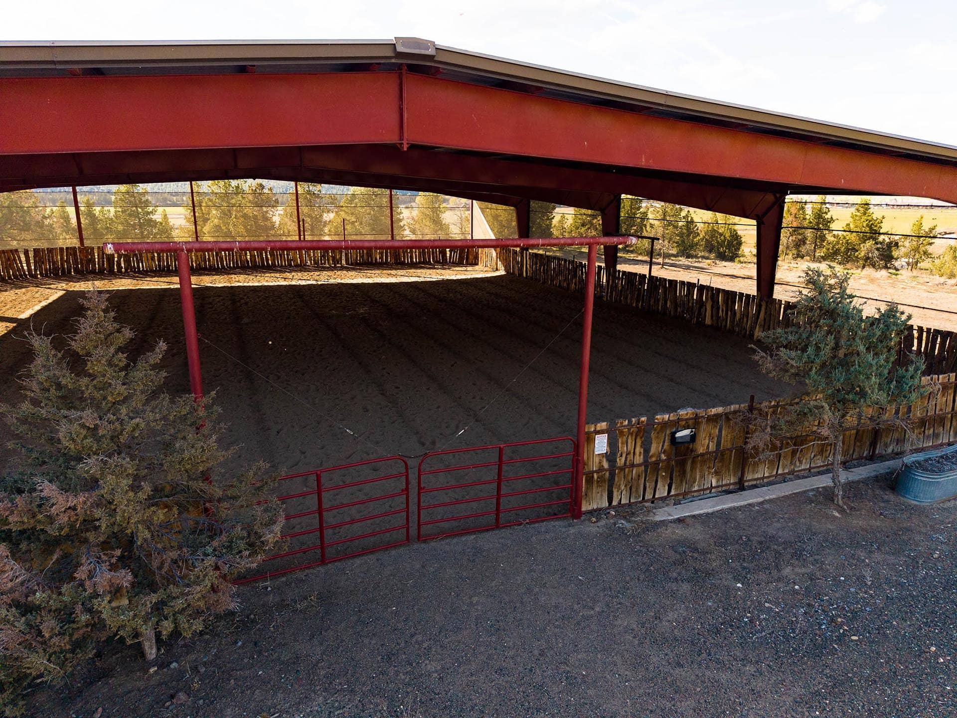 front covered arena oregon crooked river rim horse ranch