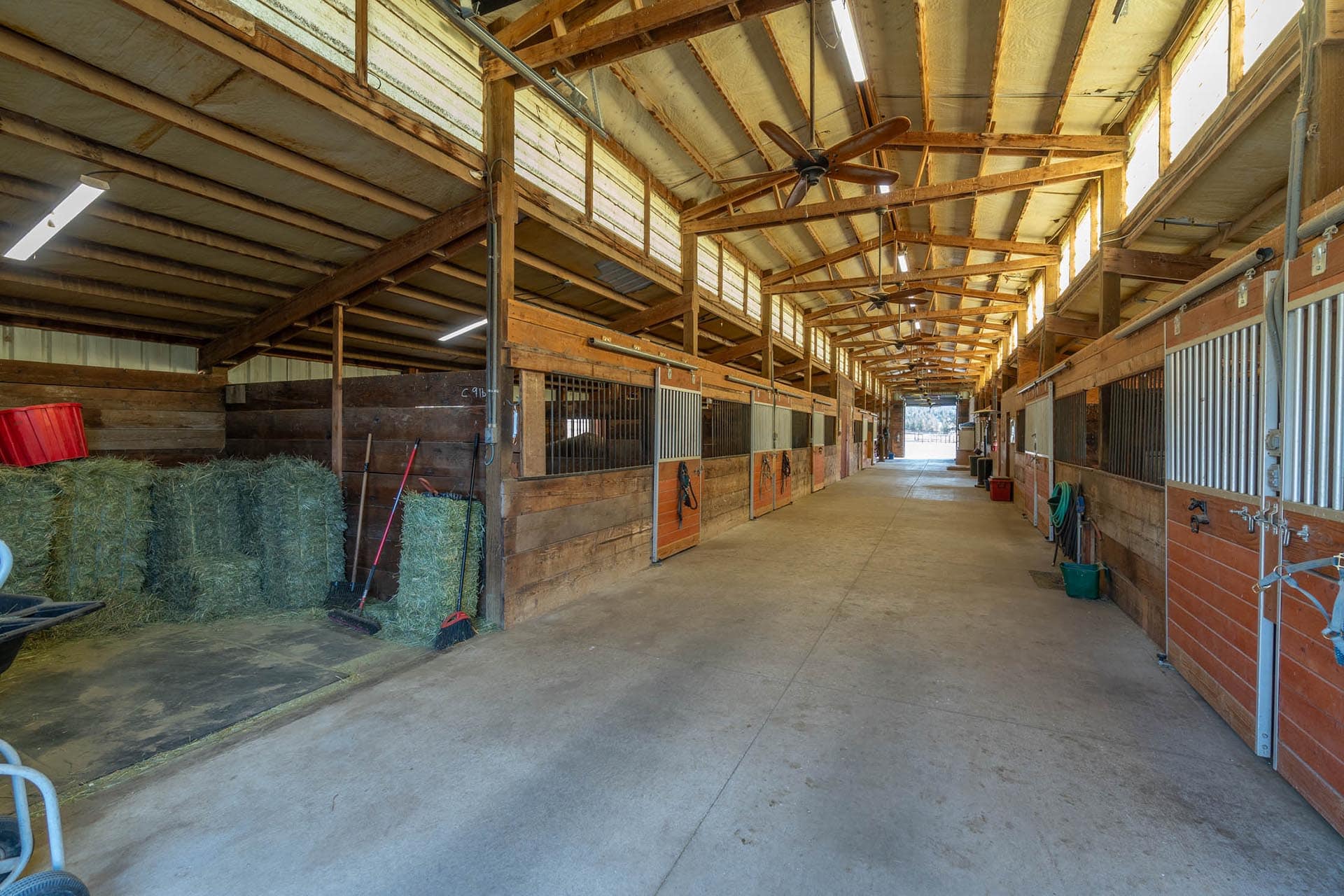 horse barn interior with stalls and wide center aisle oregon crooked river rim horse ranch (2)
