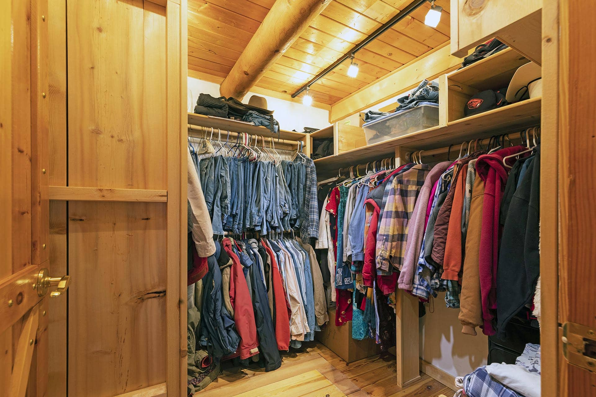 horse property on the market Montana cabinet mountain wilderness retreat