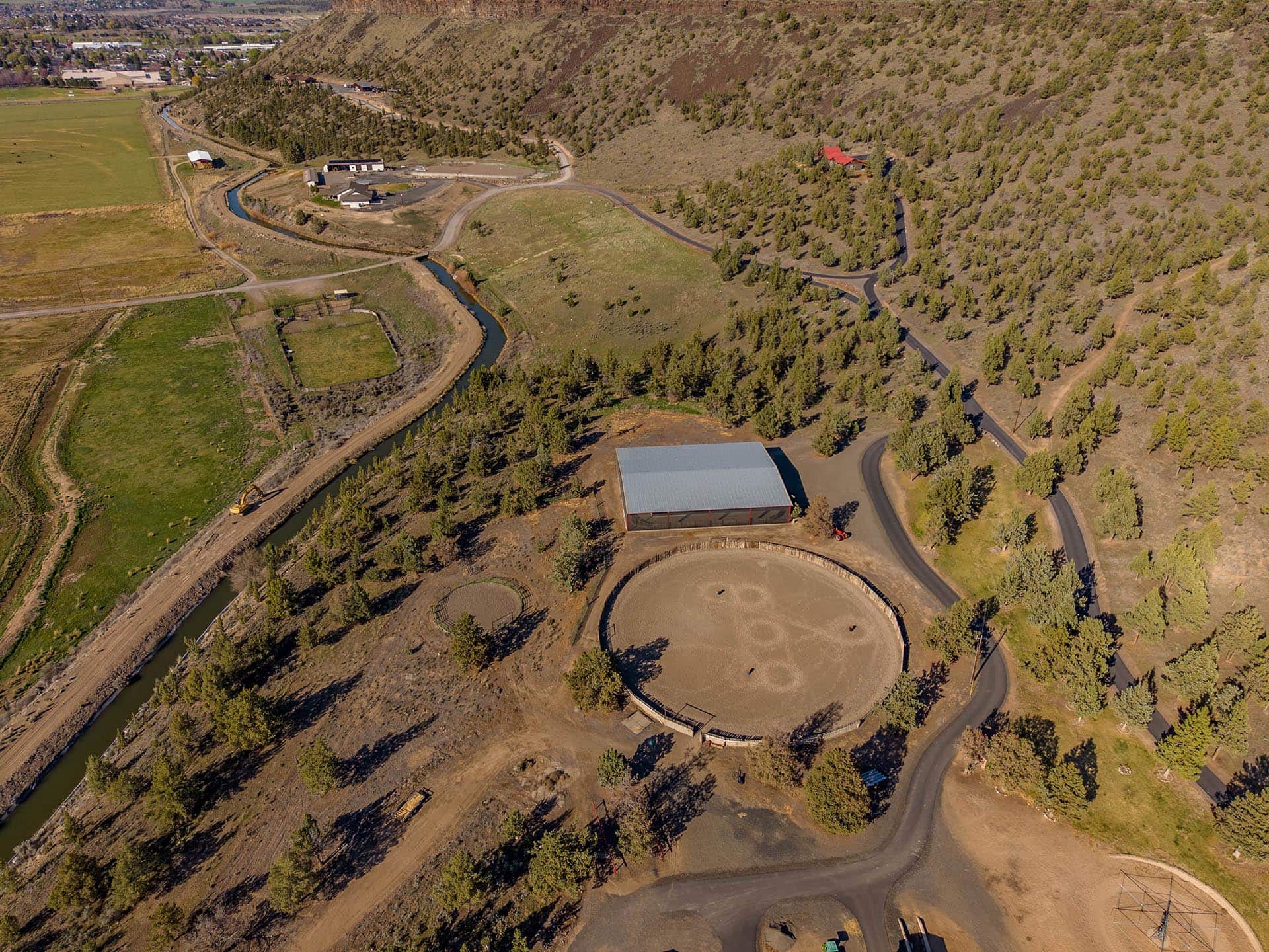 horse preoprty with arena and barn oregon crooked river rim horse ranch