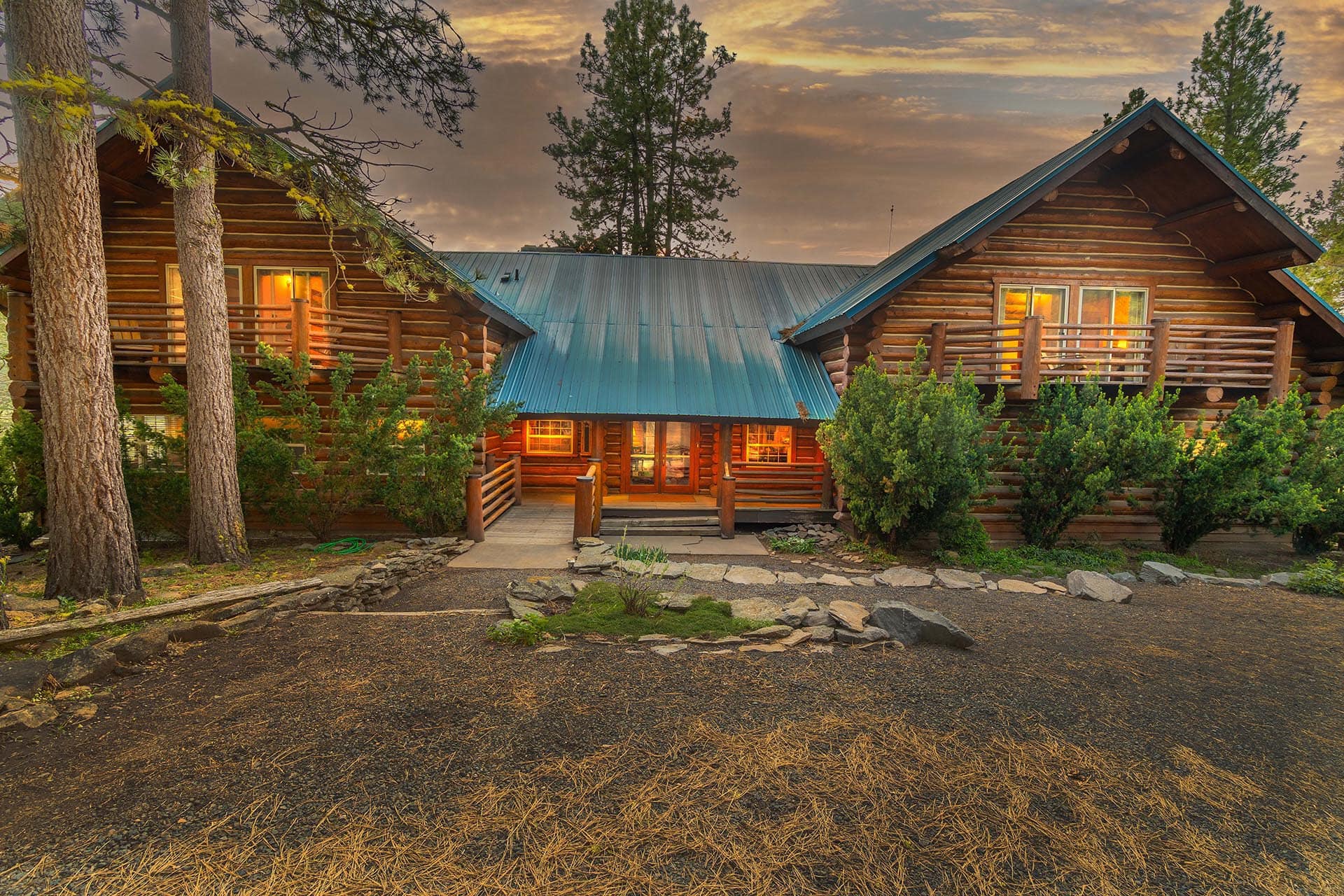 lodge front entrance oregon aspen ridge ranch.jpg