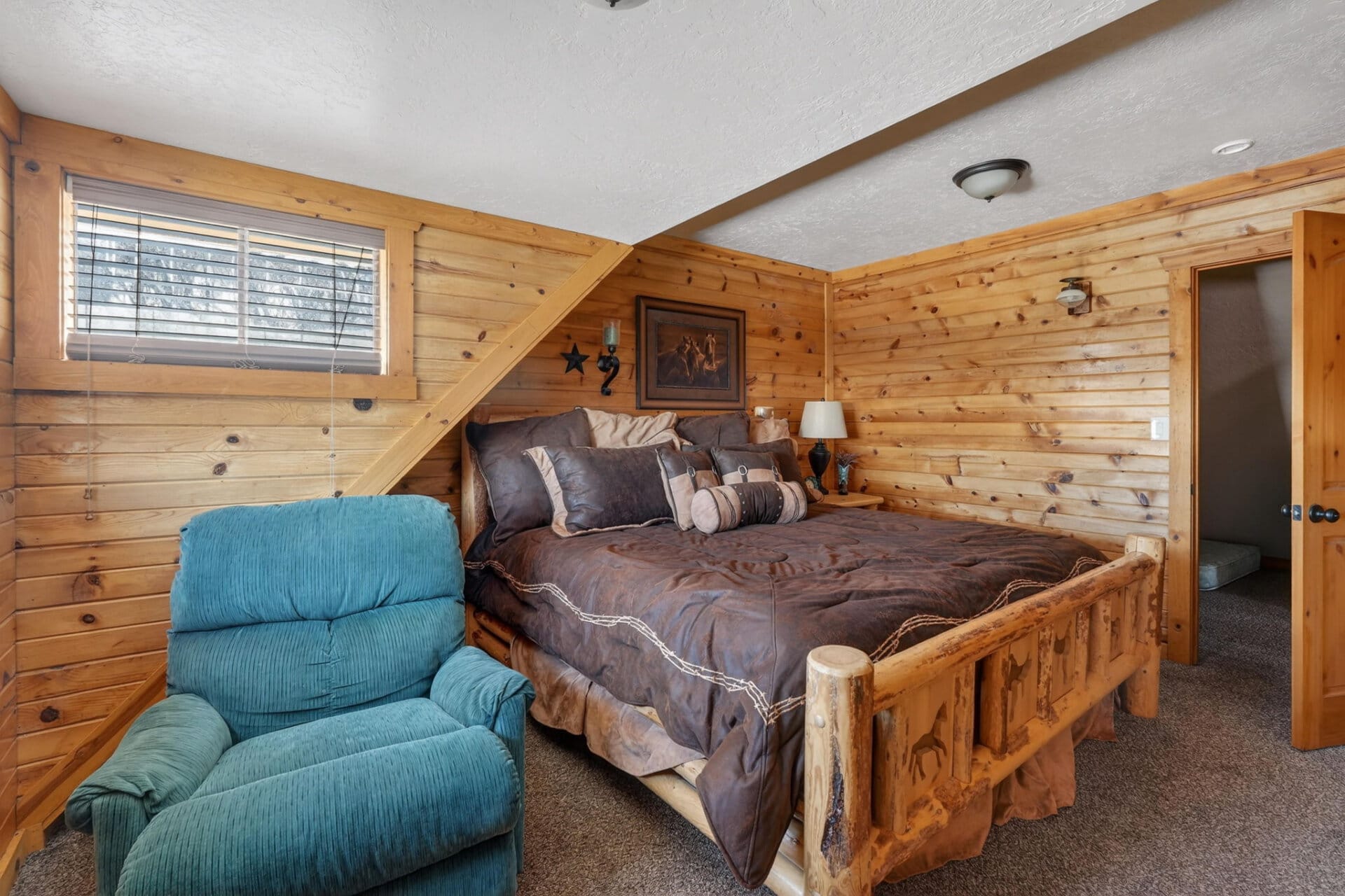 log cabin bedroom interior Idaho the davis lodge at loafer creek falls