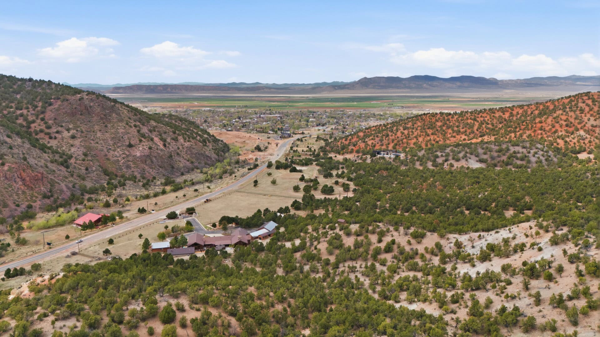 property in mountain valley near town utah casa del rio