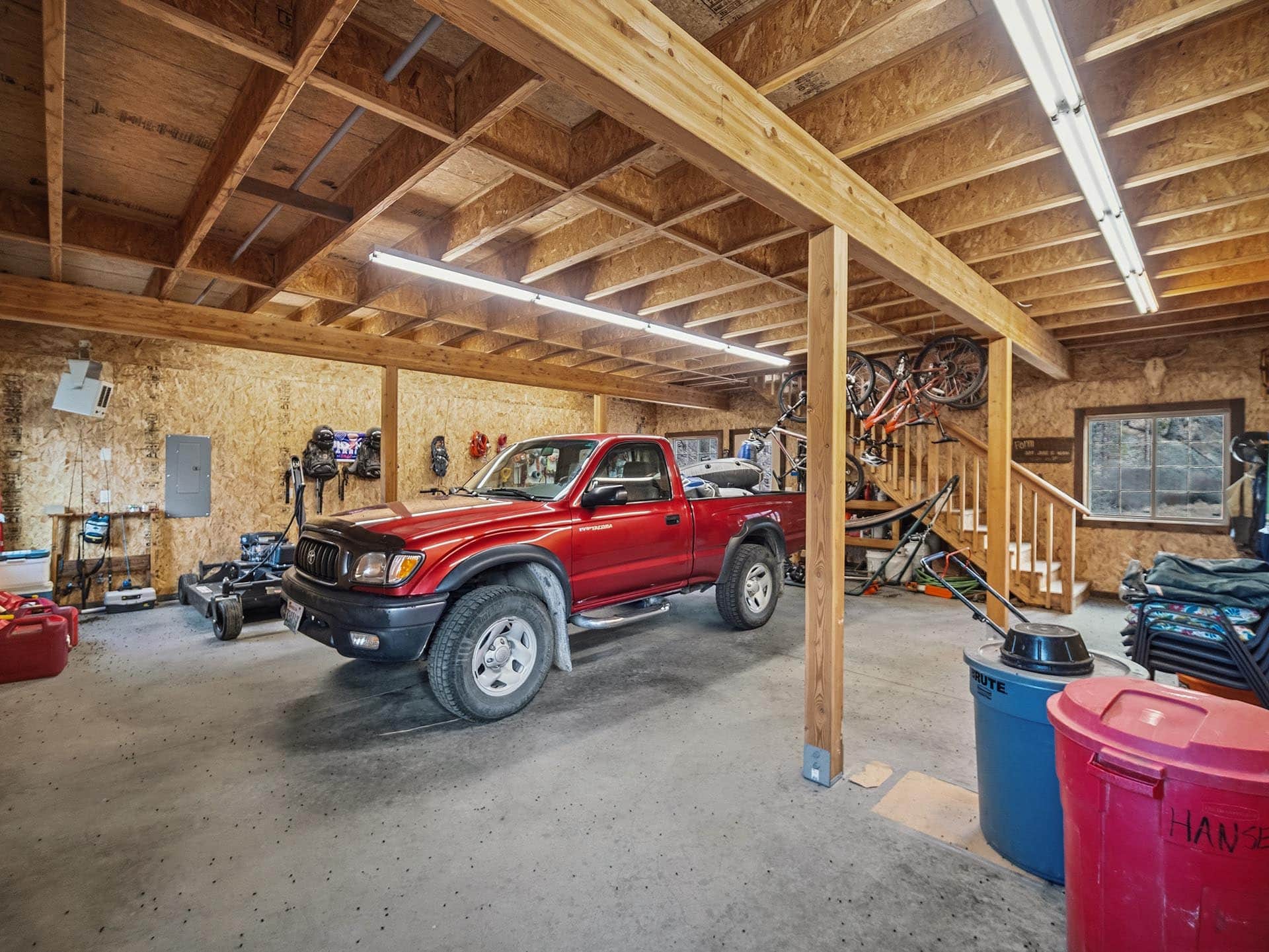 ranch home with barn Washington ranch at Lost Creek