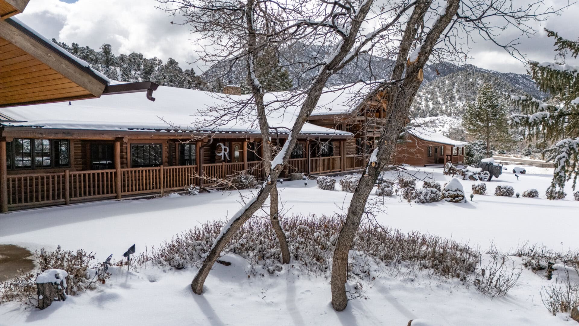 rustic log home in snow utah casa del rio