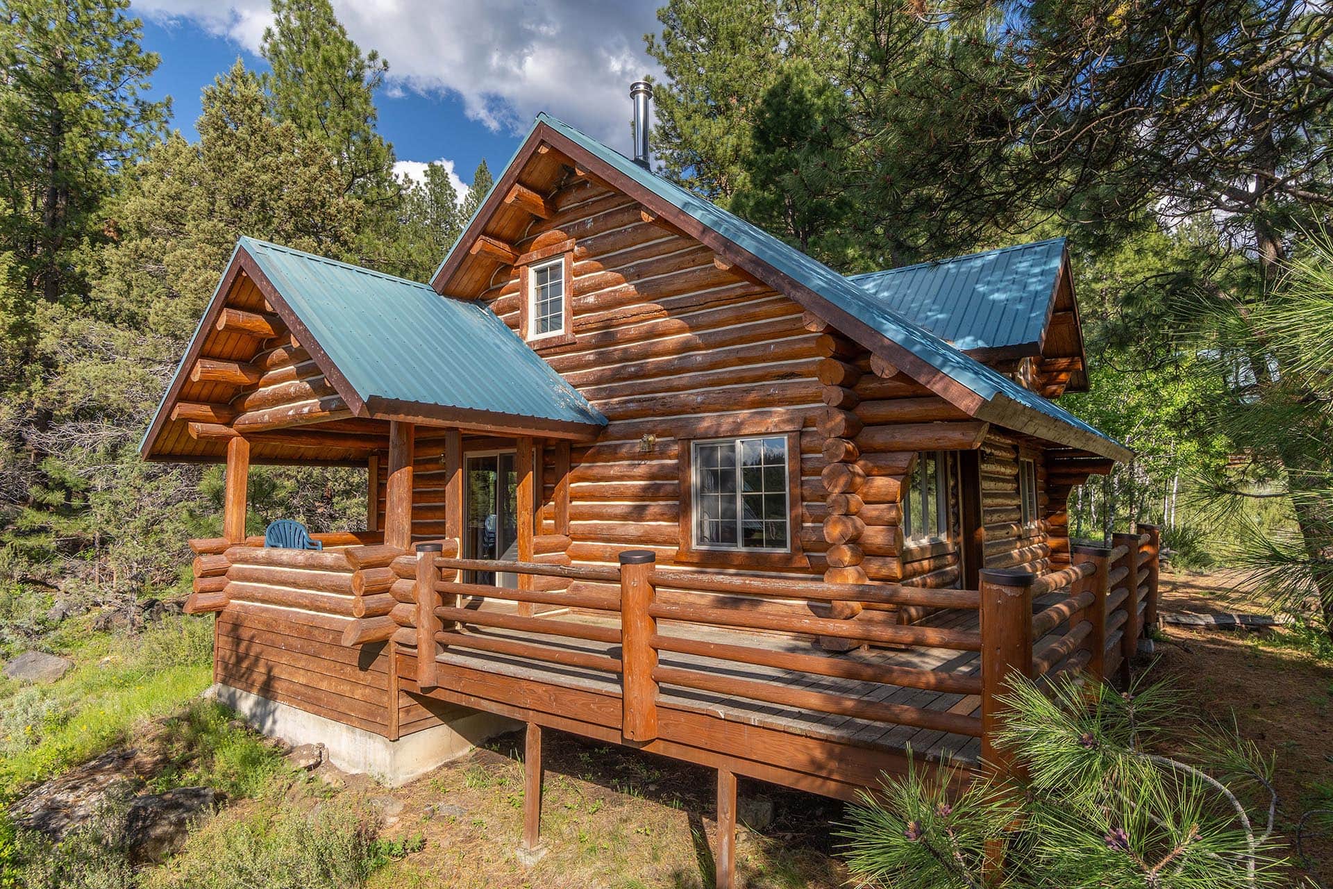 sideview cabin oregon aspen ridge ranch.jpg