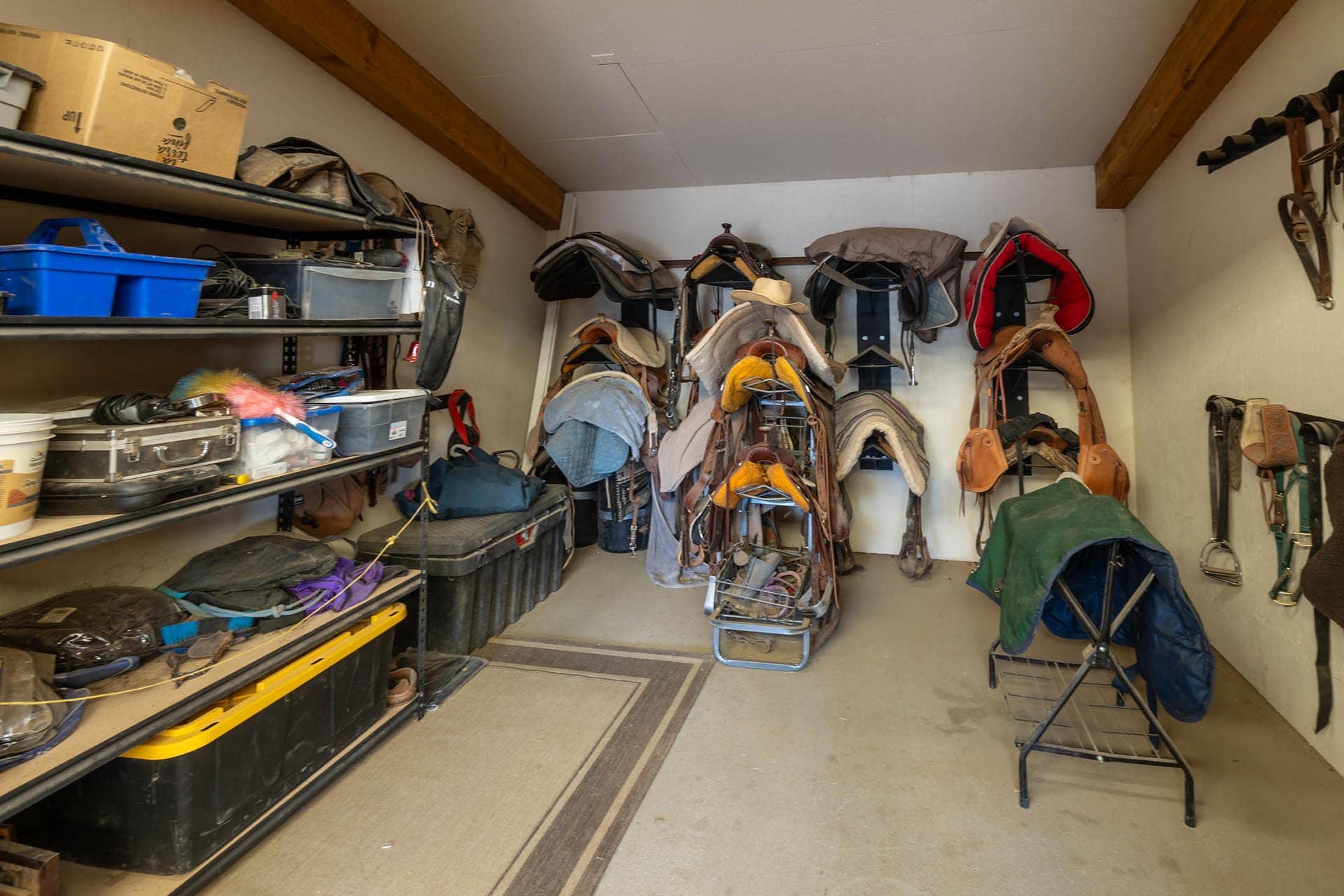 tackroom oregon crooked river rim horse ranch