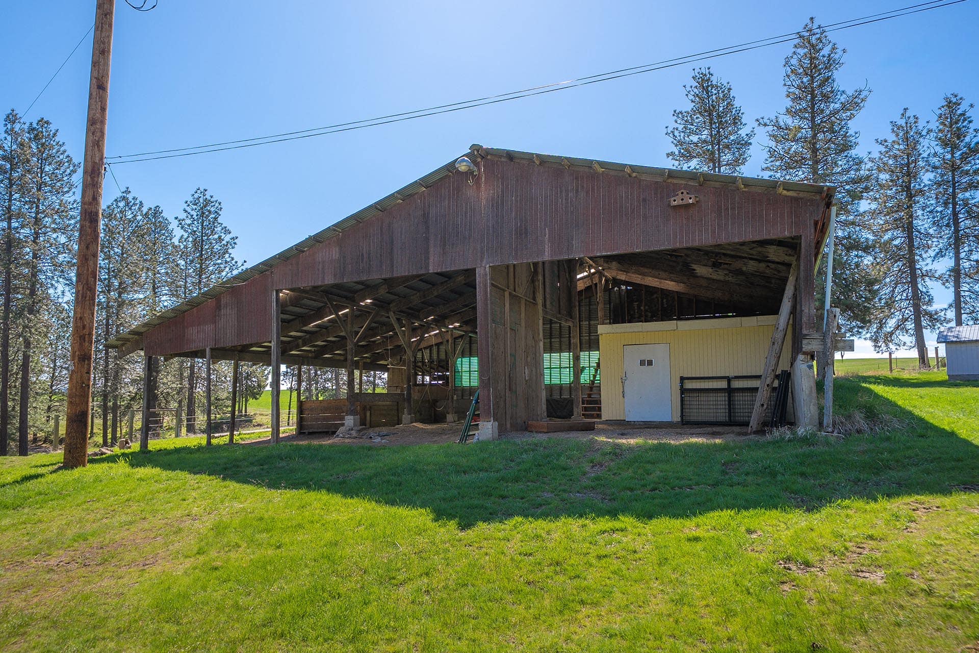Horse & Hay Storage & Enclosed Tack Room Washington Canyon Ridge Ranch