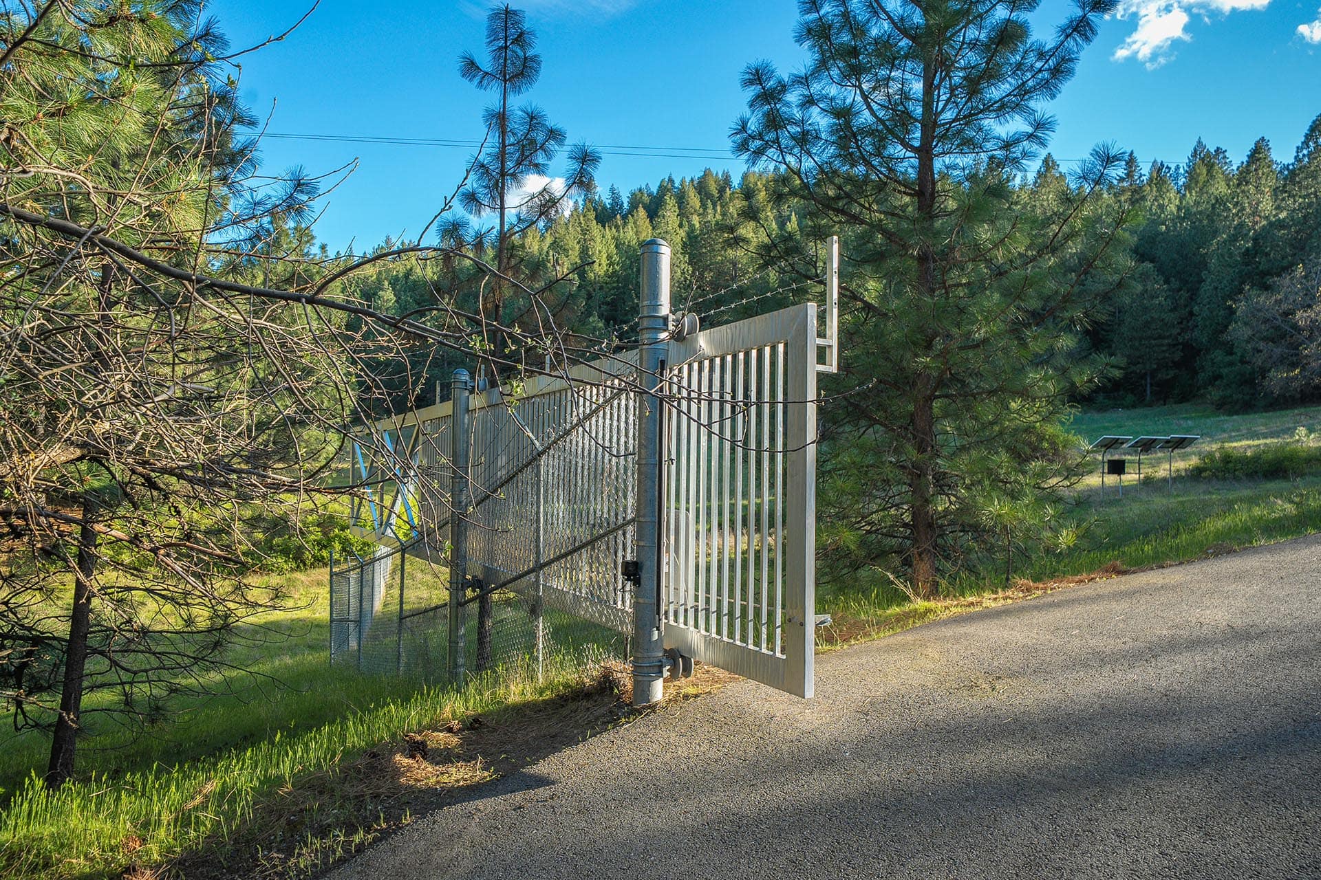 Open Gate Washington Grouse Mountain Drive