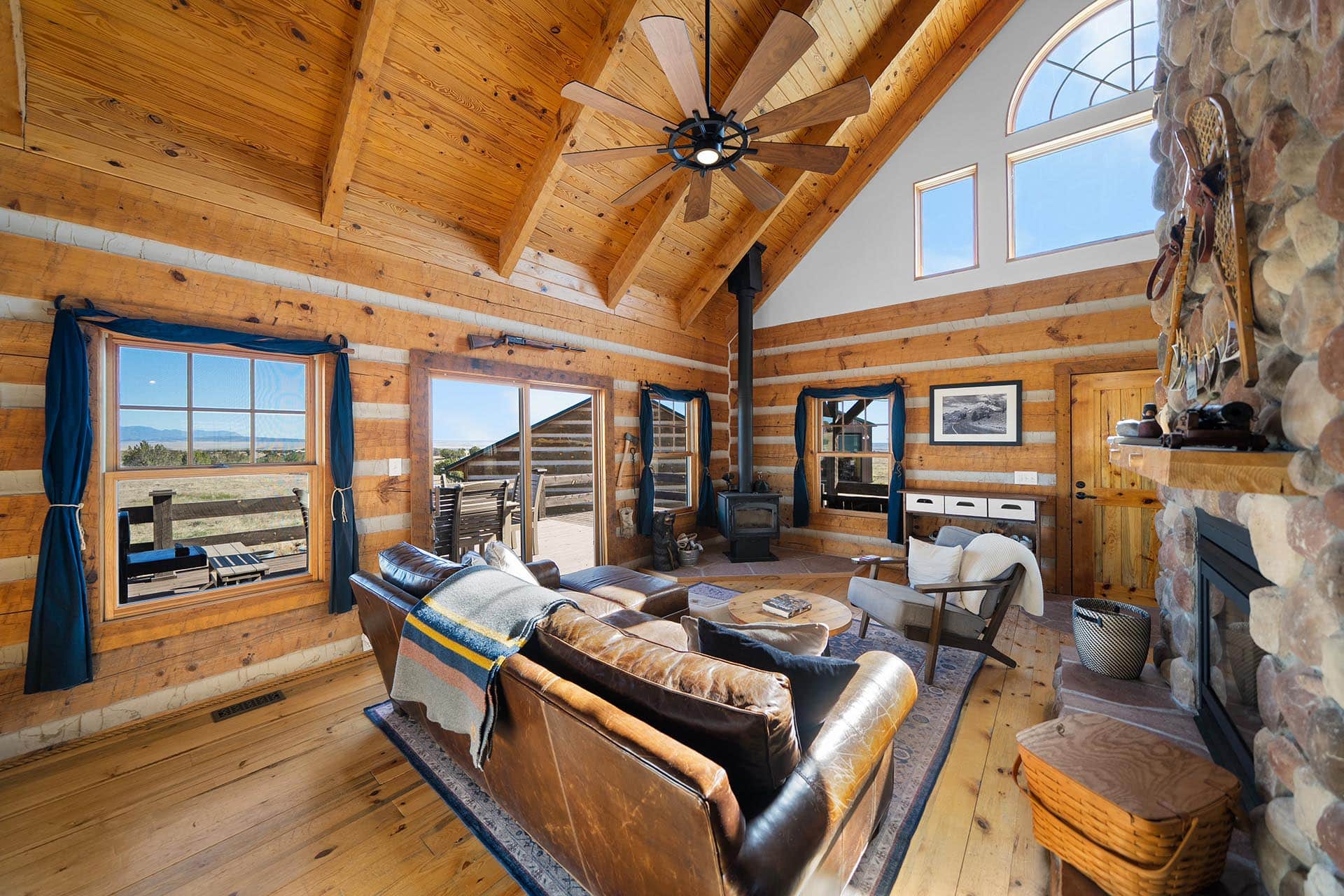 home with vaulted ceilings colorado mchenry ranch