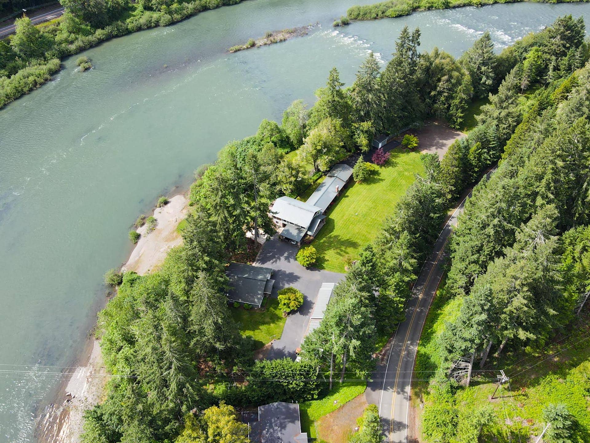 private riverfront home with acreage oregon umpqua river retreat at cougar creek
